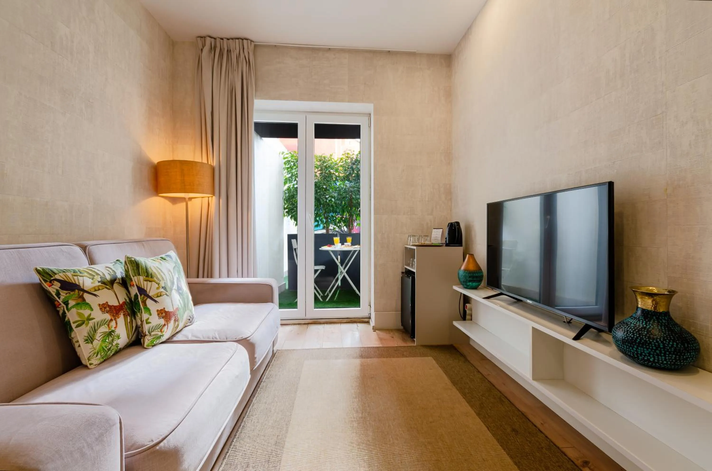 Superior Suite with Patio in LX51 Studios & Suites by APT IIN - Lisbon Center