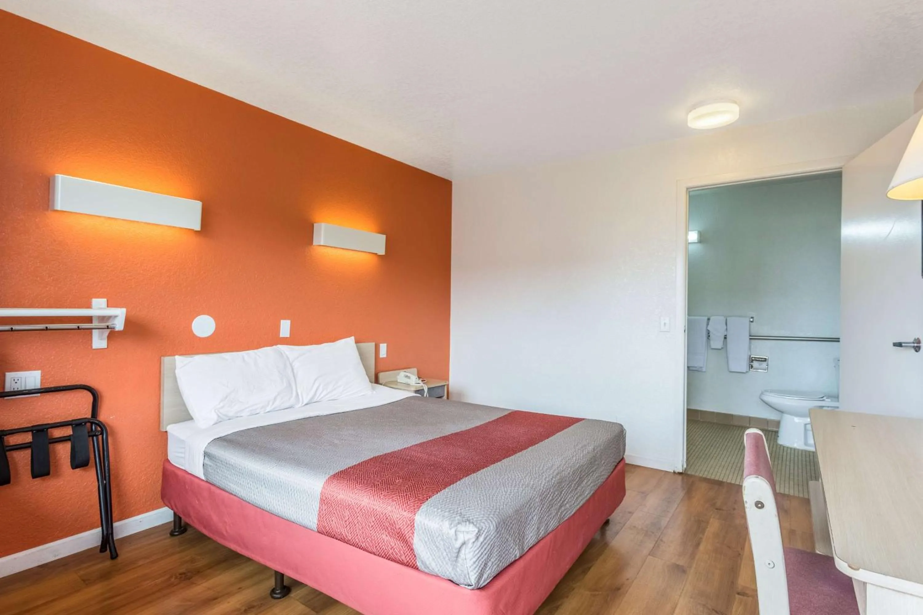 Double Room - Non-Smoking  in Motel 6 Albuquerque Northeast