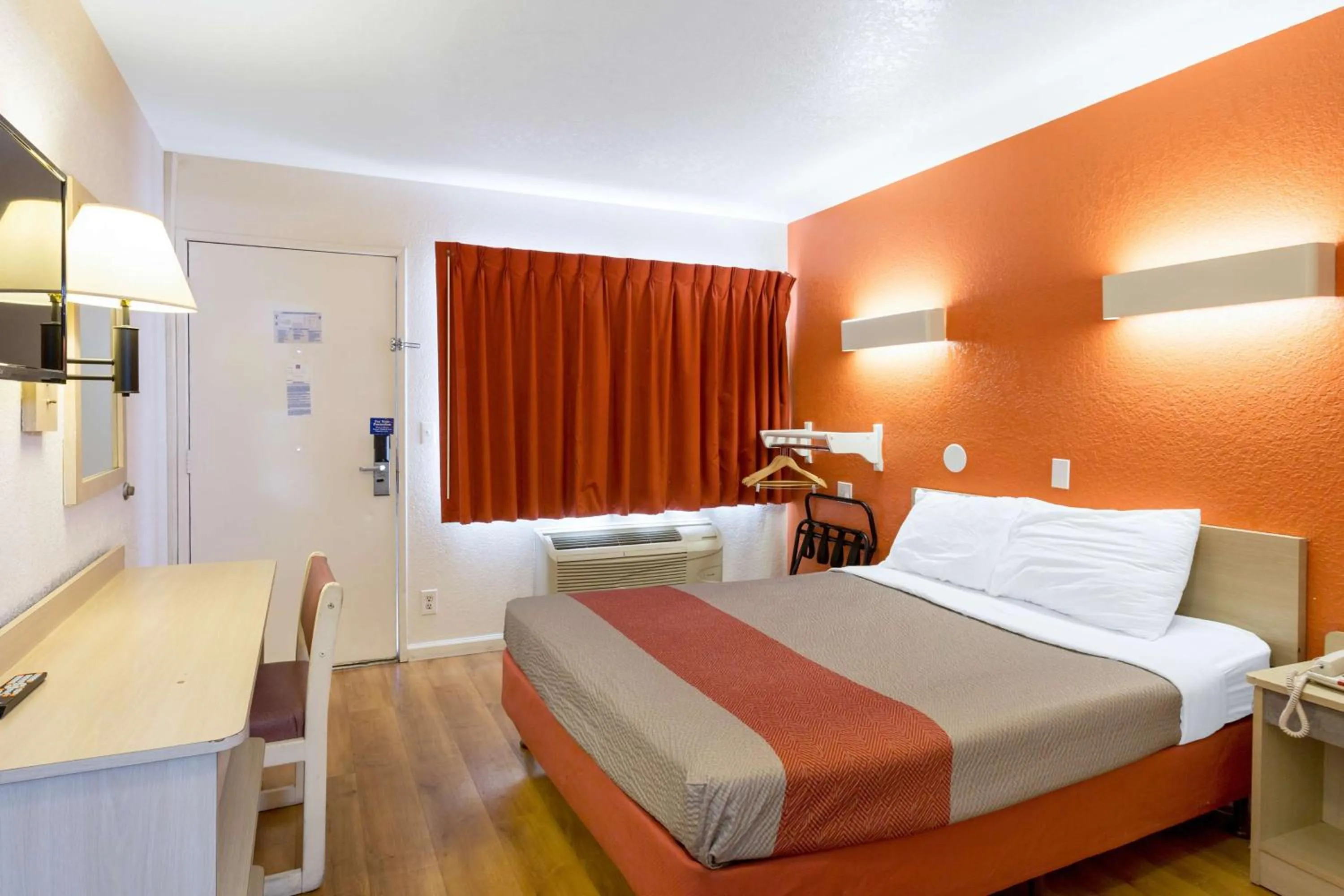Double Room - Disability Access - Roll In Shower in Motel 6 Albuquerque Northeast
