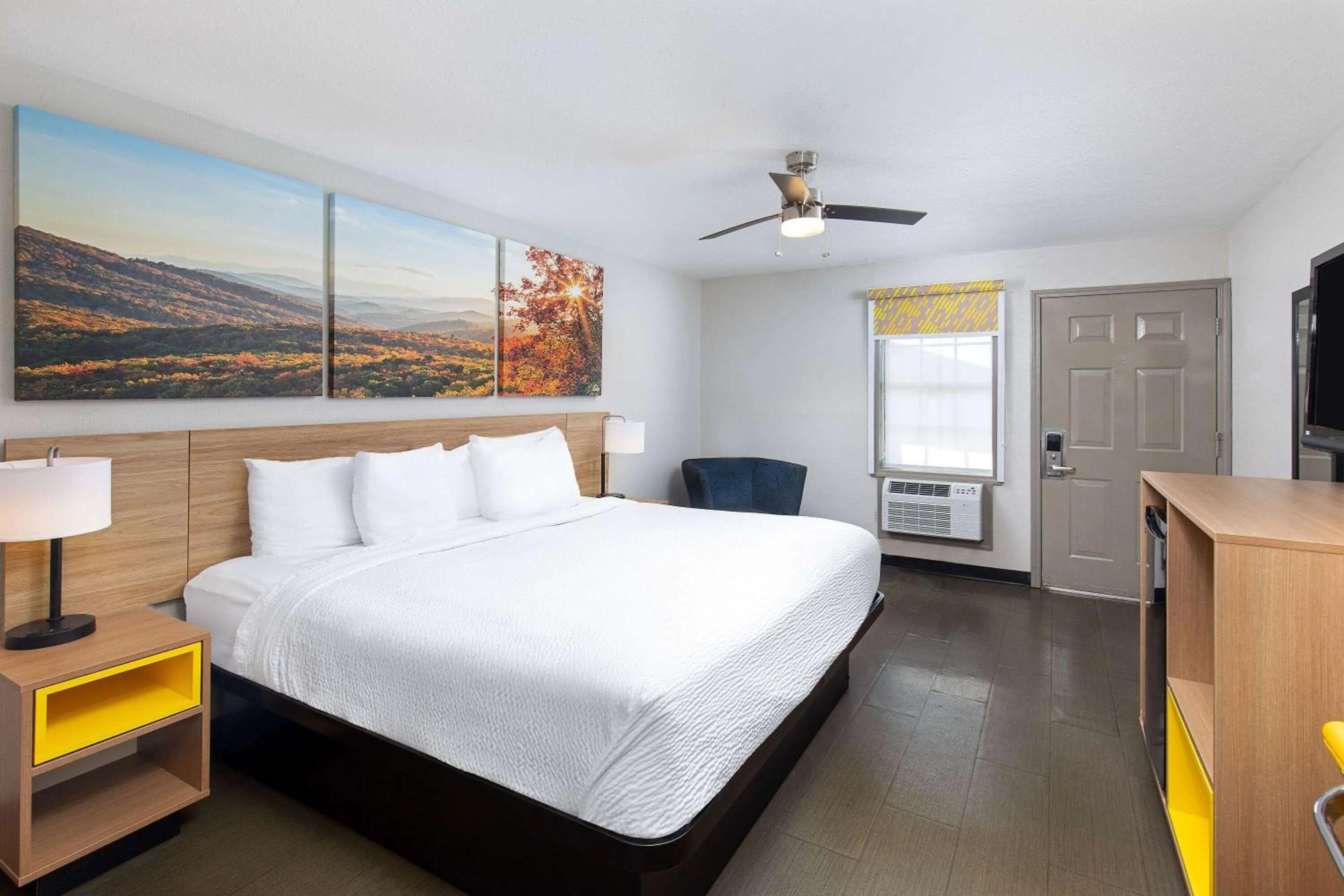 King Room - Disability Access/Non-Smoking in Days Inn by Wyndham Holladay