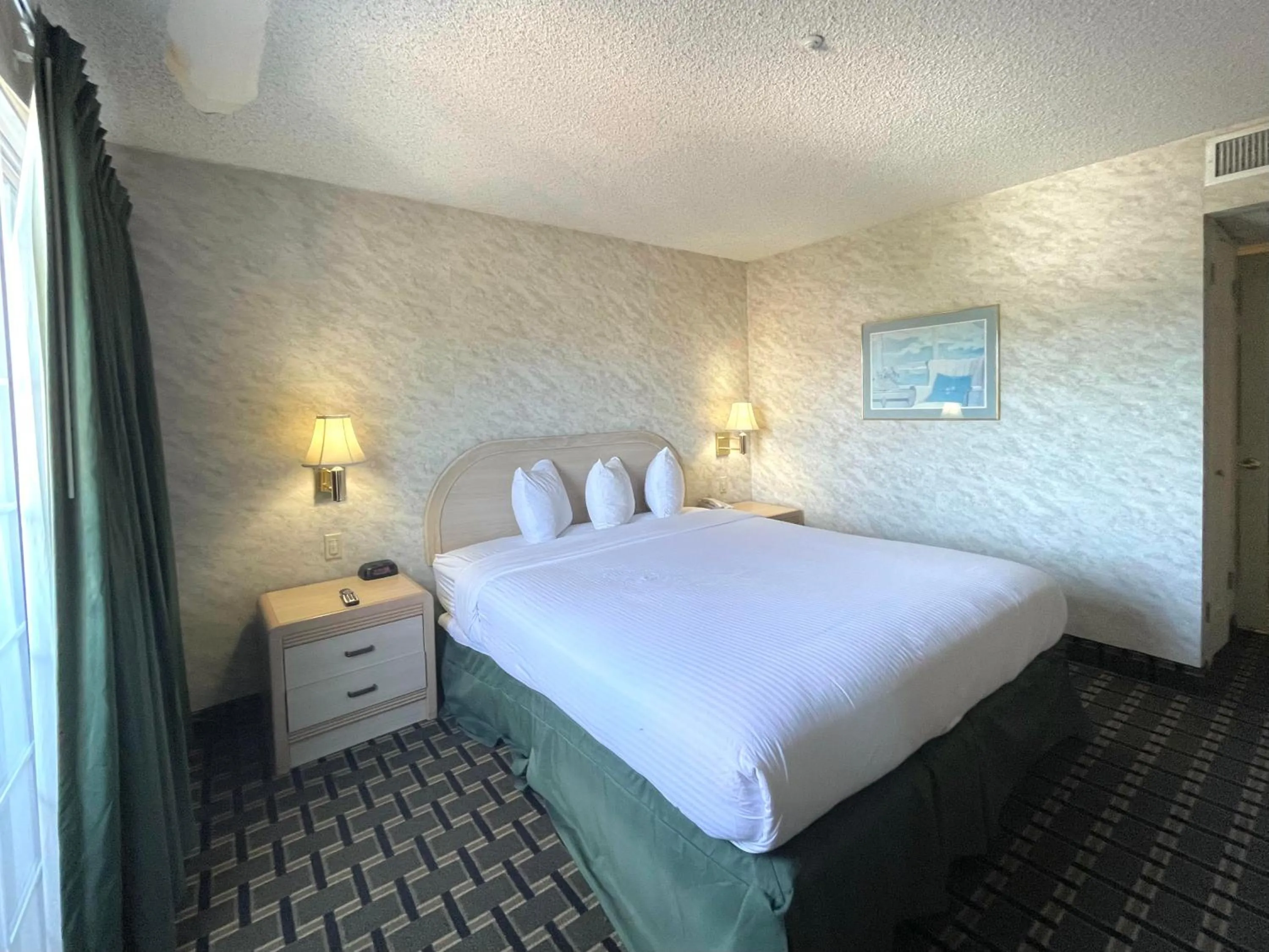 Deluxe King Suite in Ramada by Wyndham South El Monte