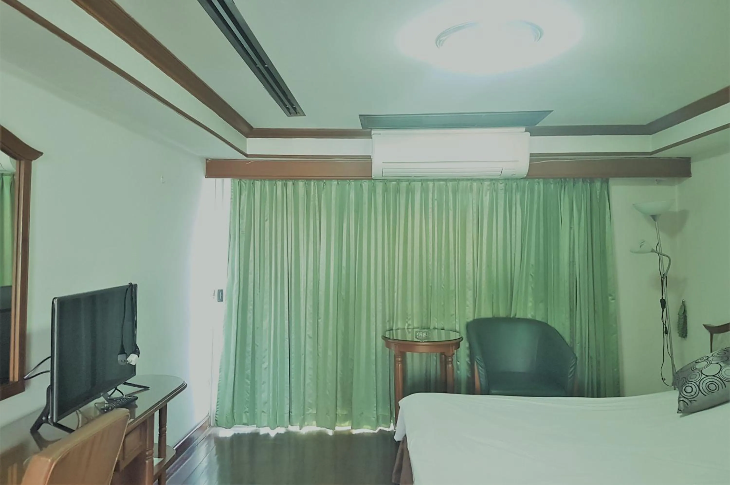 Super Deluxe Double or Twin Room in Interchange Tower Serviced Apartment - SHA Extra Plus