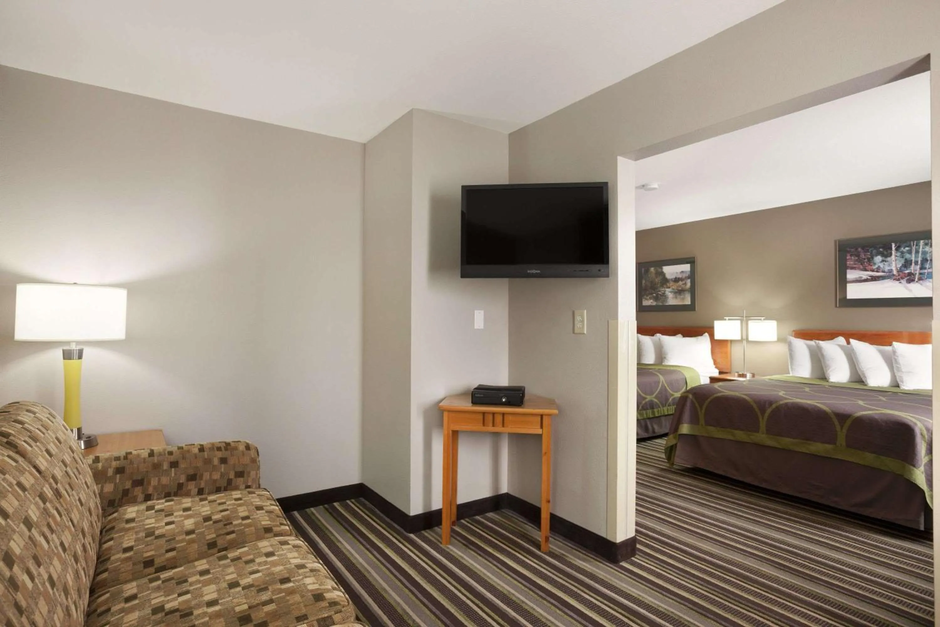 2 Queen Beds and 1 Double Bed, Non-Smoking in Super 8 by Wyndham Bozeman