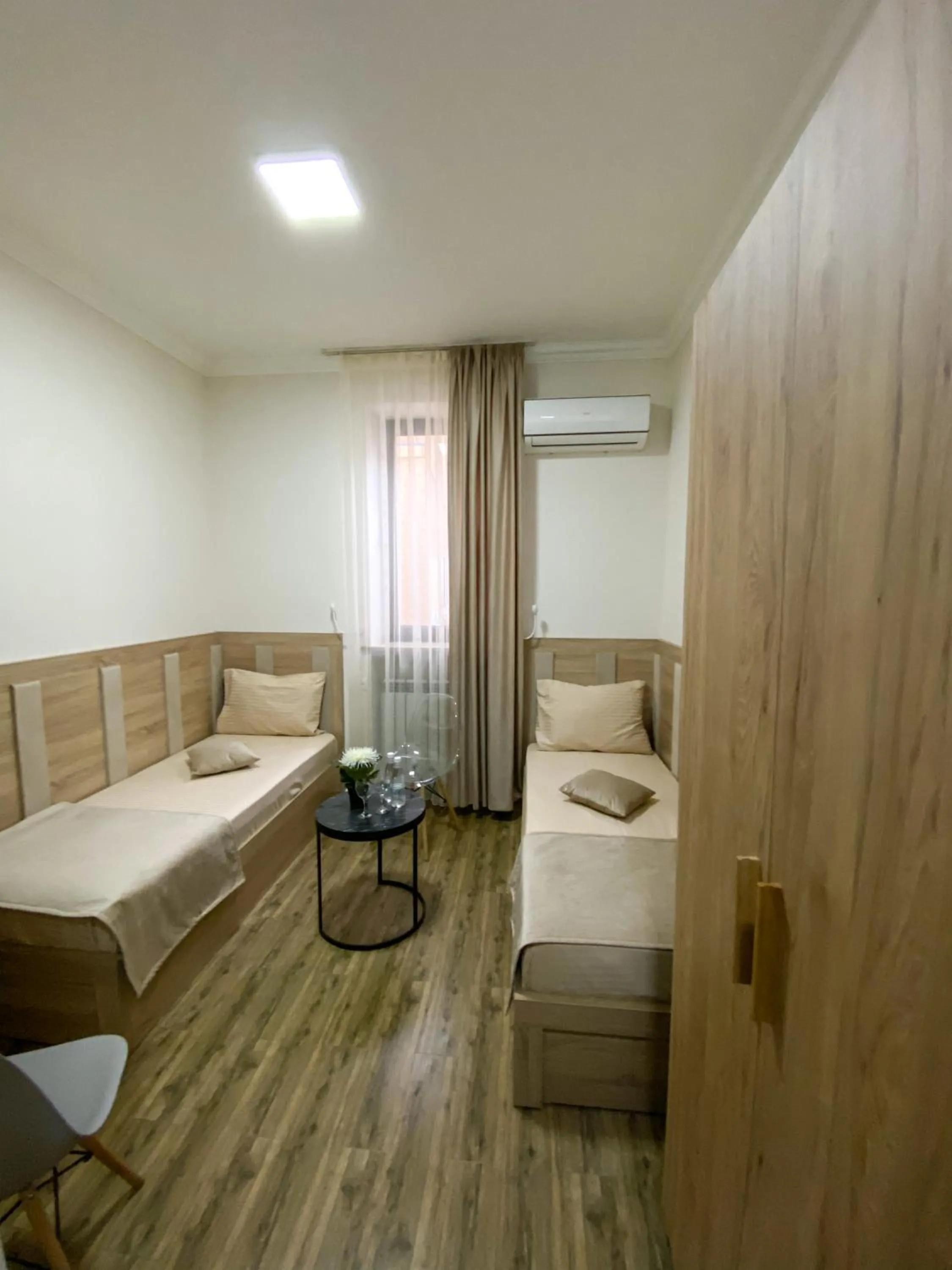 Superior Twin Room in Alex Hotel