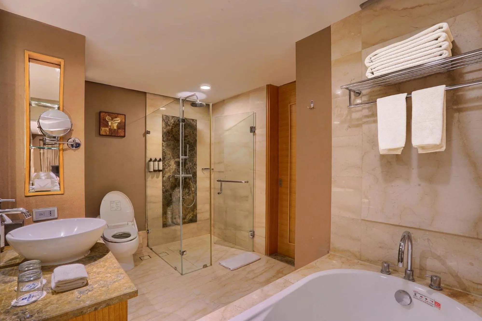 Deluxe Twin Room - Smoking in Wyndham Surabaya