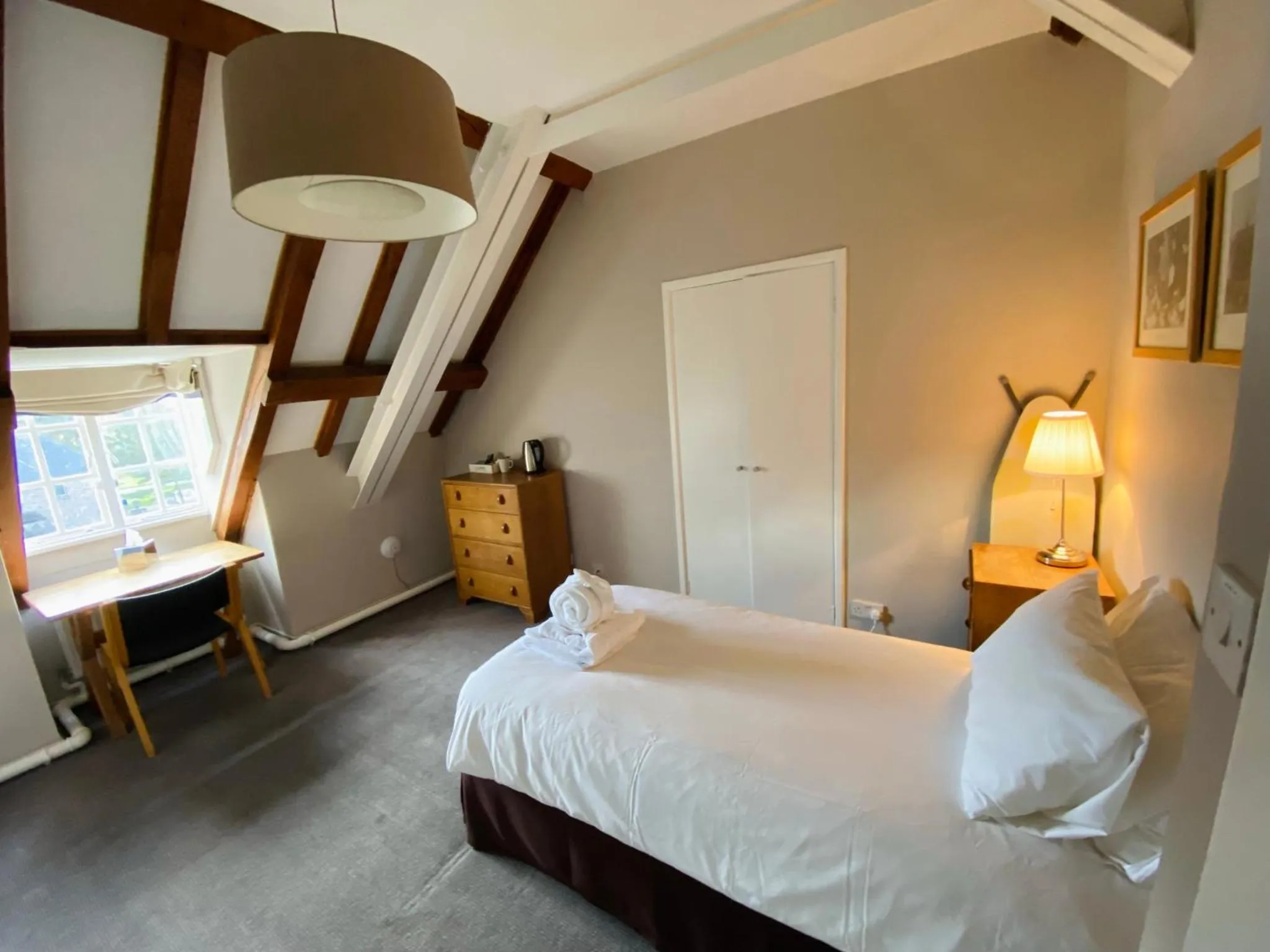 Single Room with Shared Bathroom in Dartington Hall