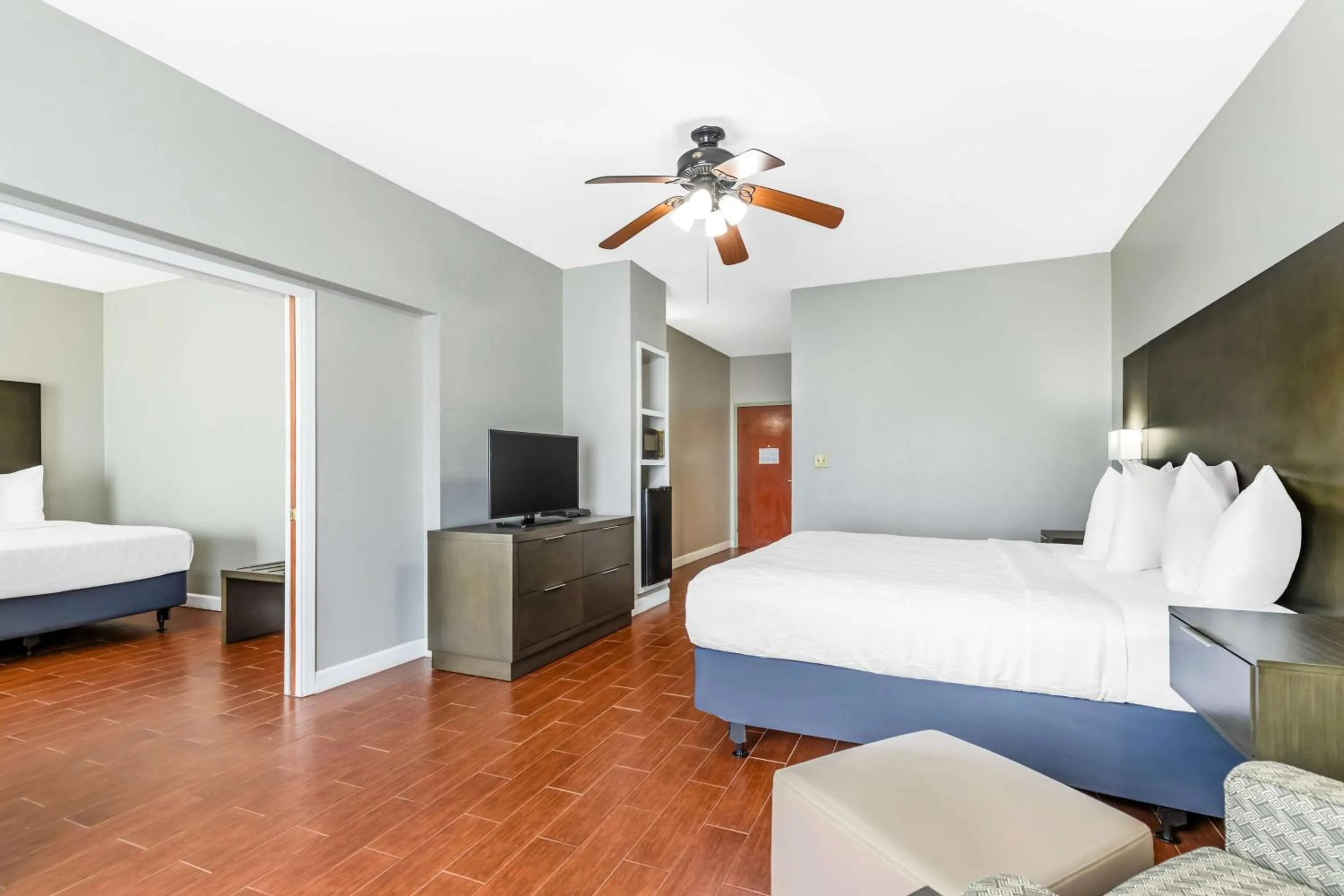 King Suite with Bath Tub - Mobility Access in Best Western Port Lavaca Inn