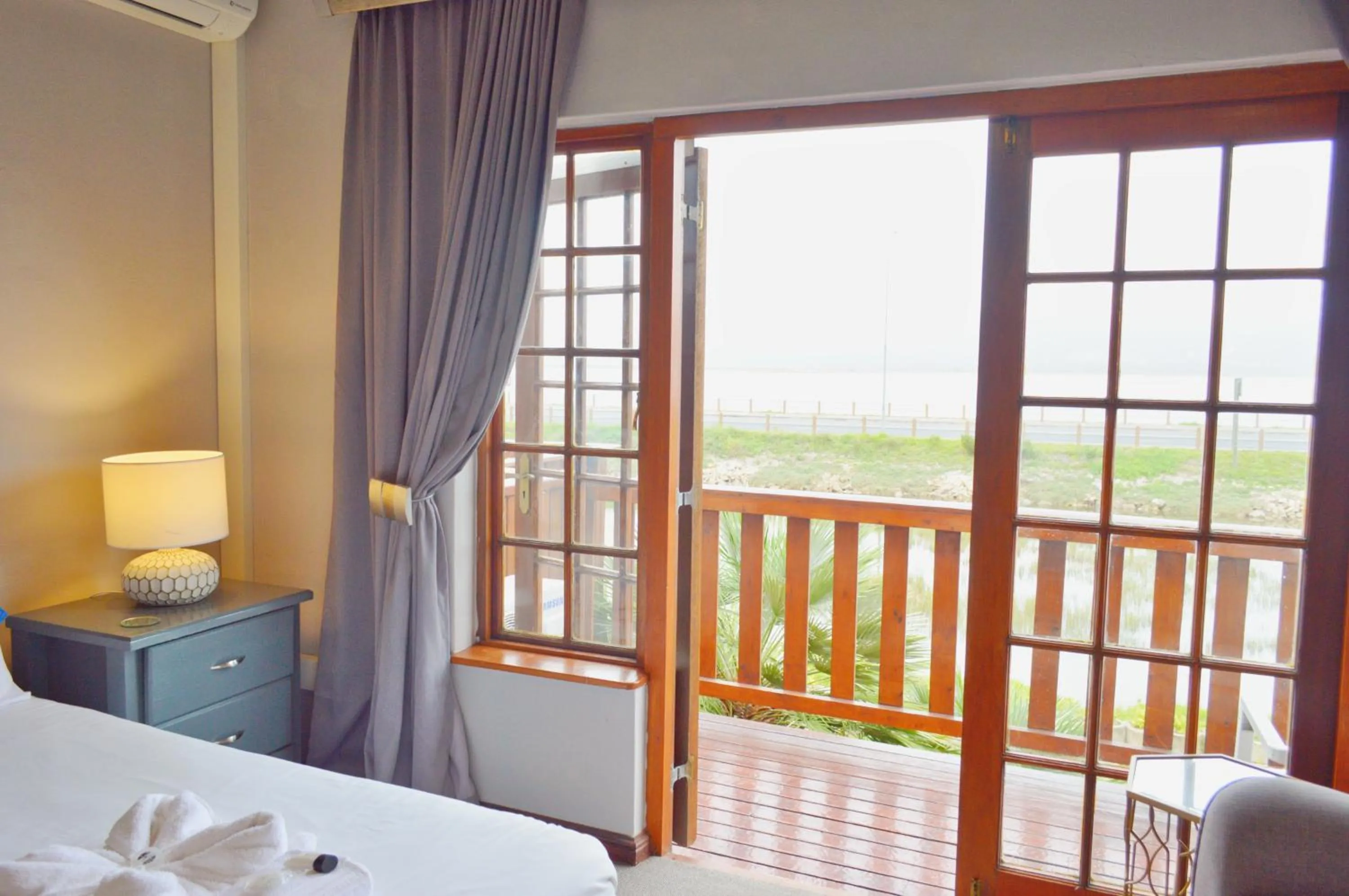 Deluxe Double or Twin Room with Lake View - single occupancy in On The Estuary