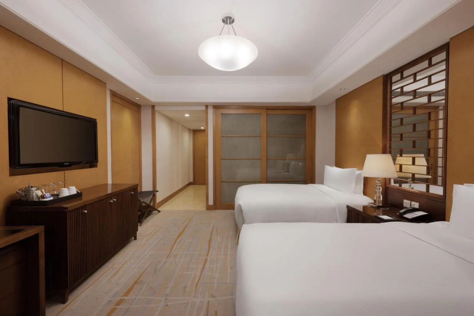 Executive Twin Room with Access to Executive Lounge in DoubleTree by Hilton Shanghai Pudong - Present welcome cookie