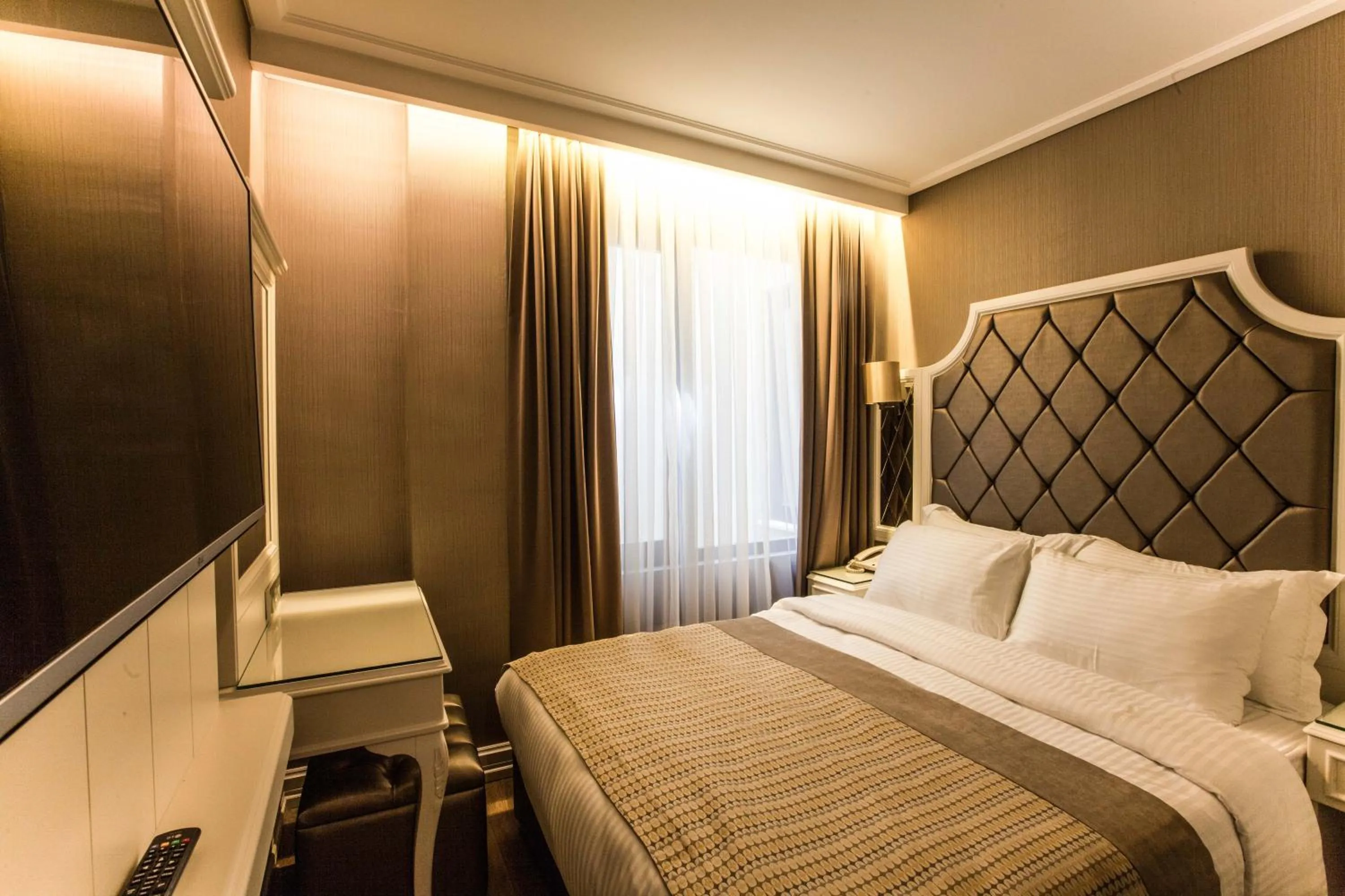 Single Room in Miss Istanbul Hotel