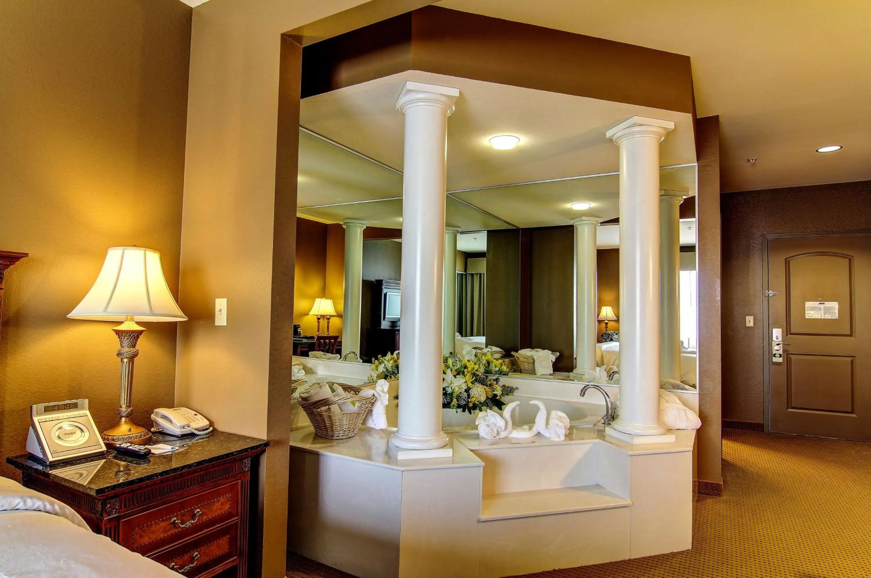 King Suite with Spa Bath in The Wildwood Hotel