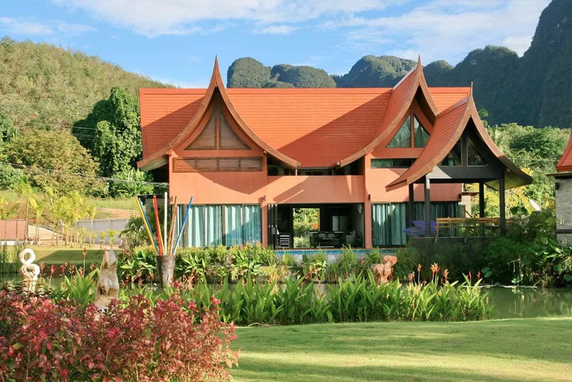 Deluxe Three-Bedroom Villa with Private Pool in Tha Lane Bay Villas