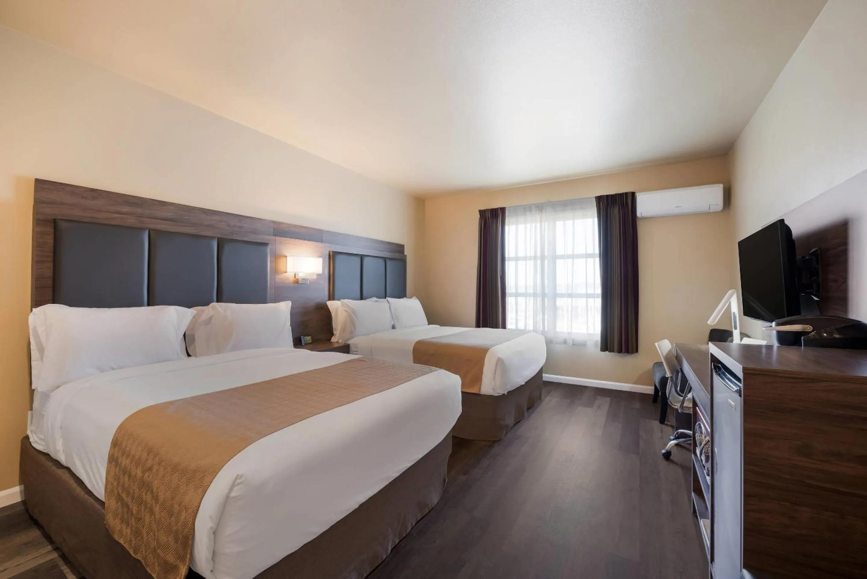 Queen Room with Two Queen Beds in Inn at Port Gardner-Everett Waterfront, Ascend Hotel Collection
