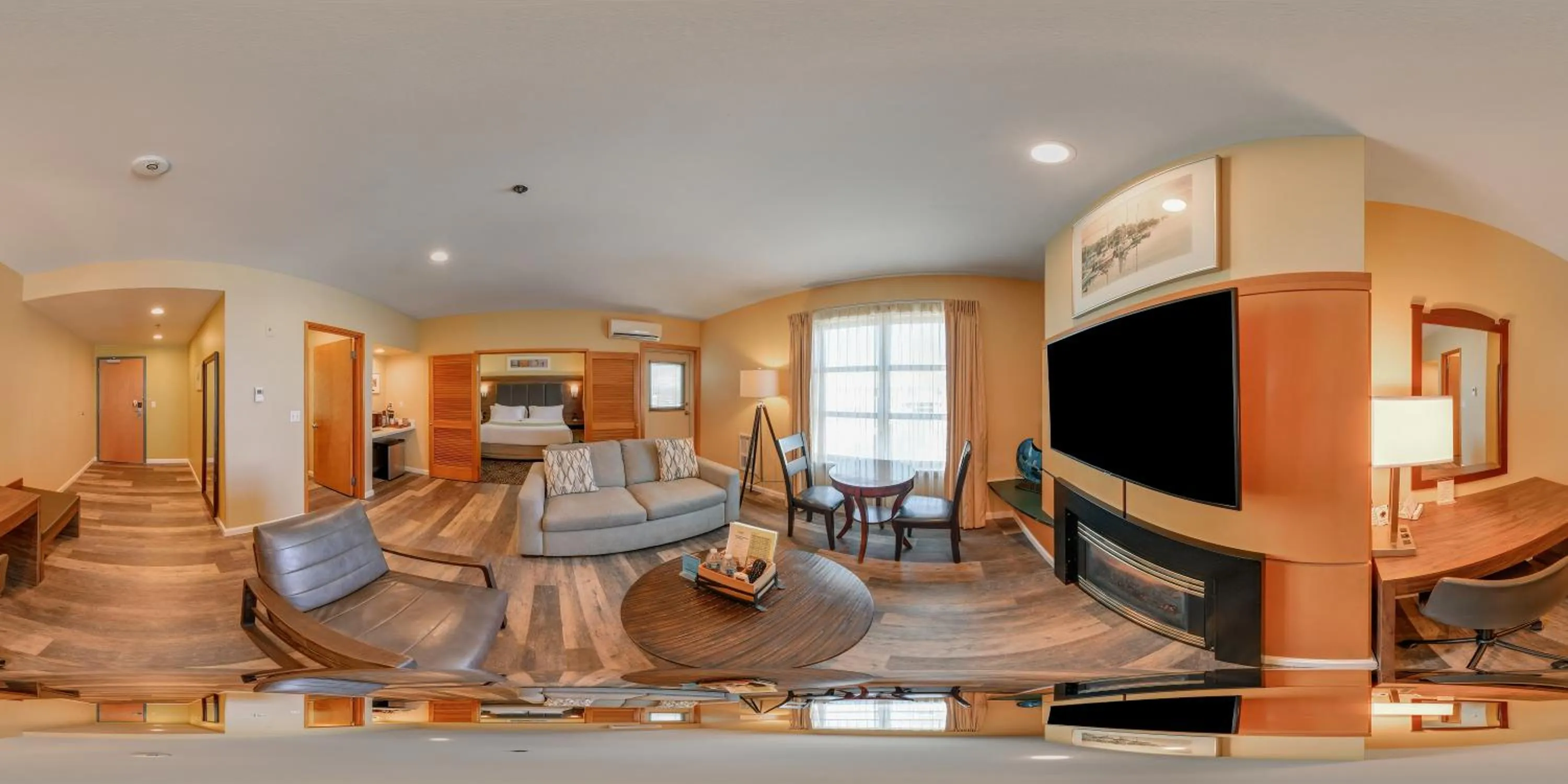 King Suite with Marina View in Inn at Port Gardner-Everett Waterfront, Ascend Hotel Collection