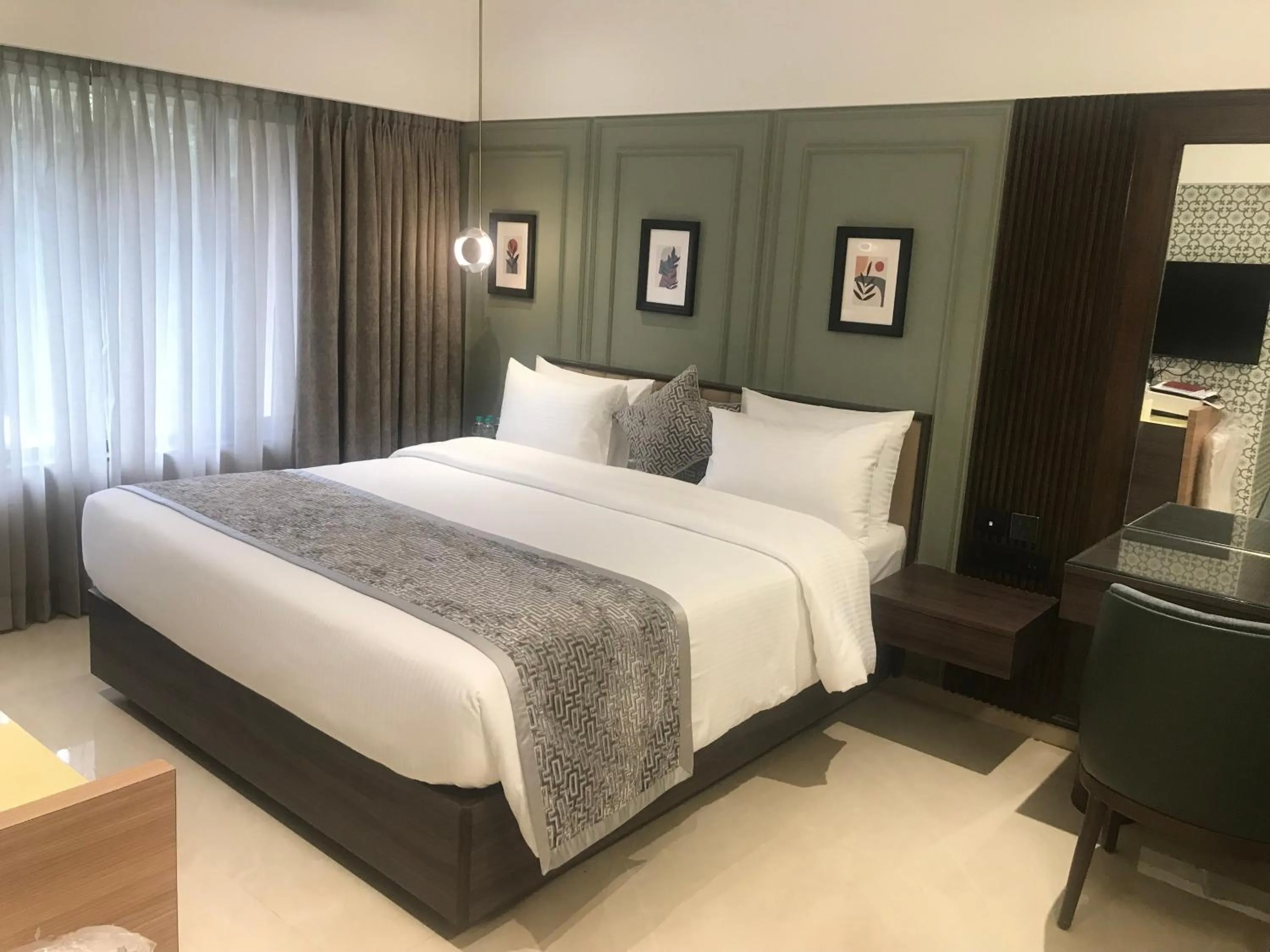 Superior Room King Bed in Tunga International Hotel