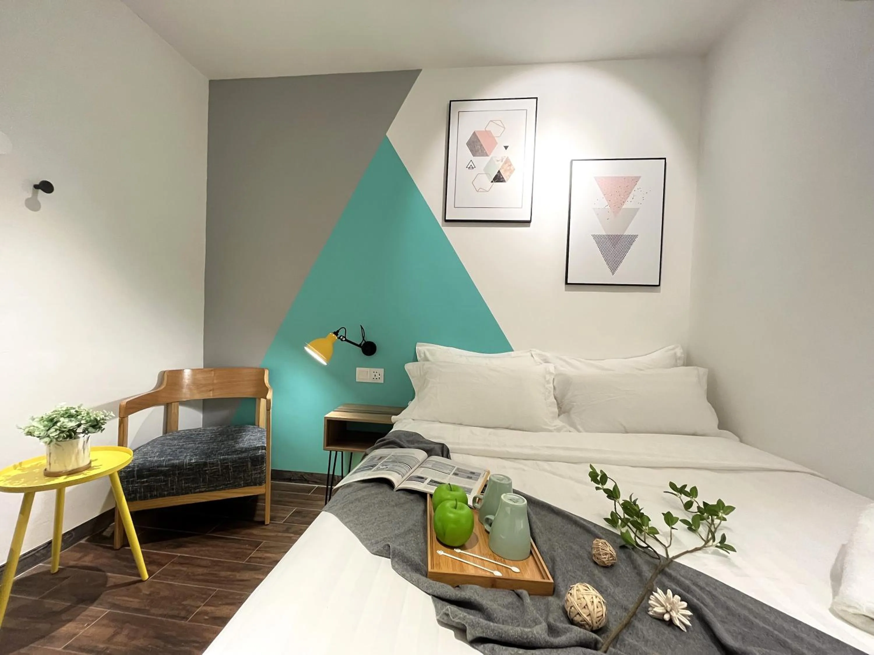 Modern Queen Room in Apple 1 Hotel Queensbay