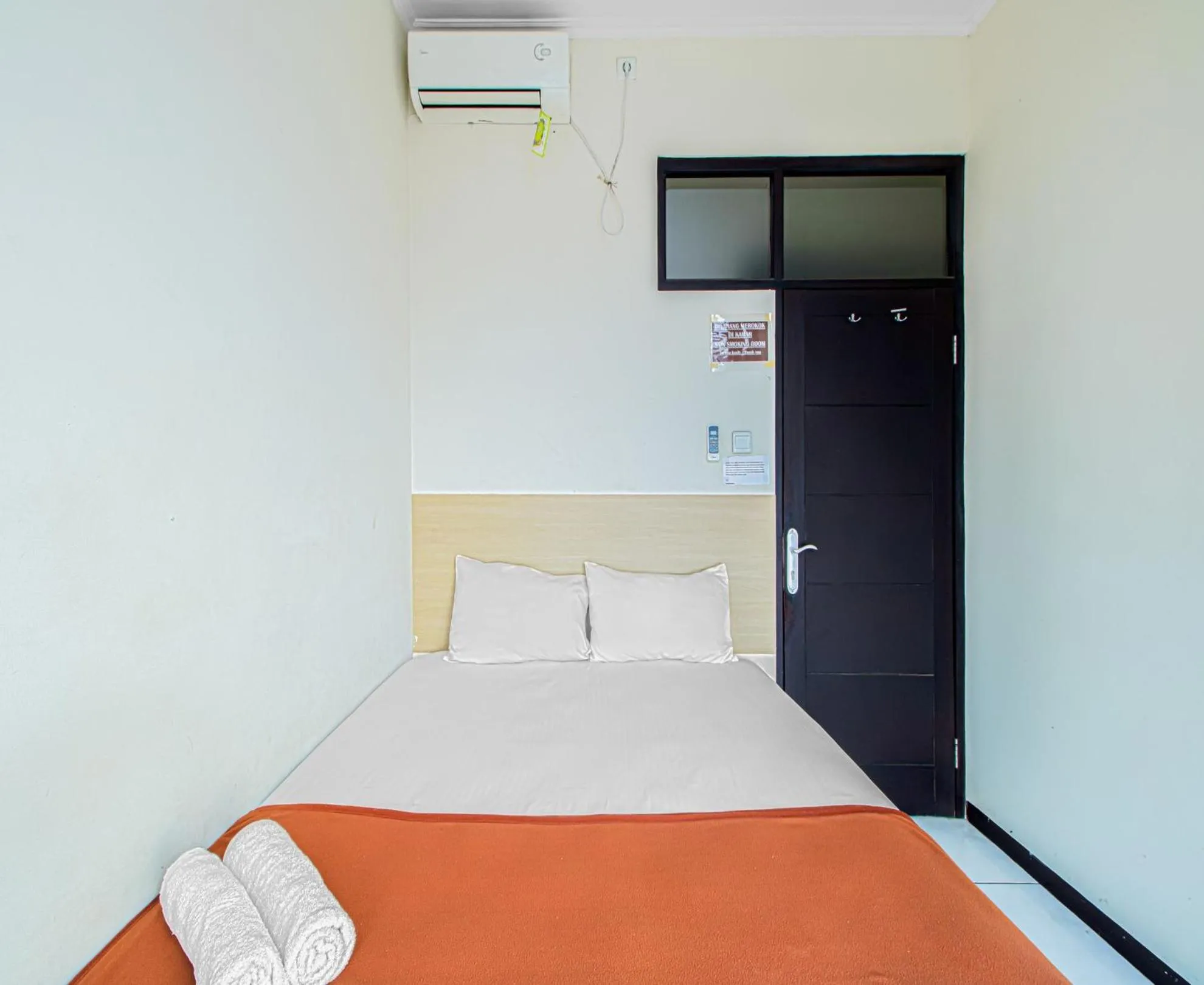 Standard Double Room with Shared Bathroom in Bantal Guling Alun Alun Bandung