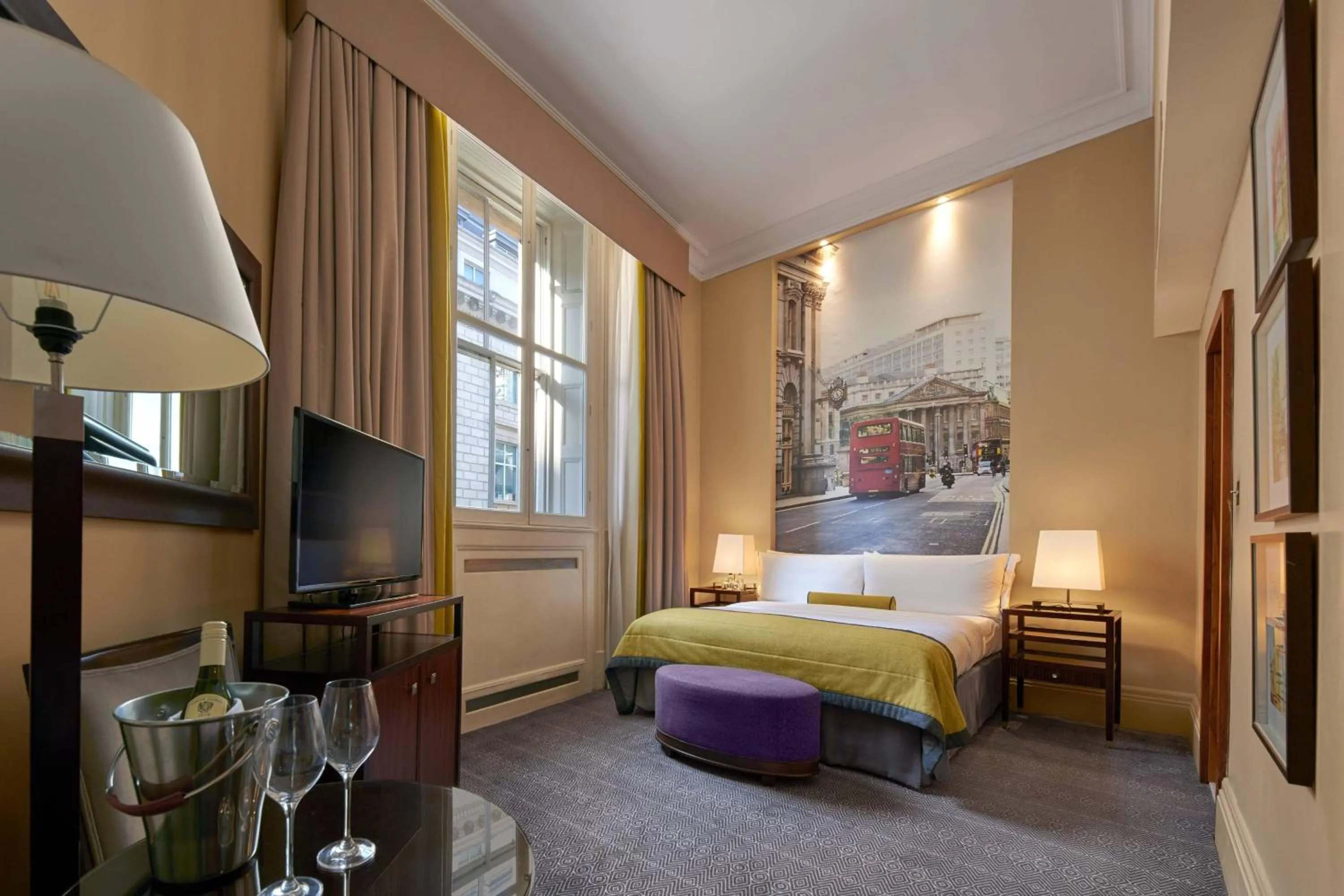 Deluxe One-Bedroom Queen Suite in Threadneedles, Autograph Collection