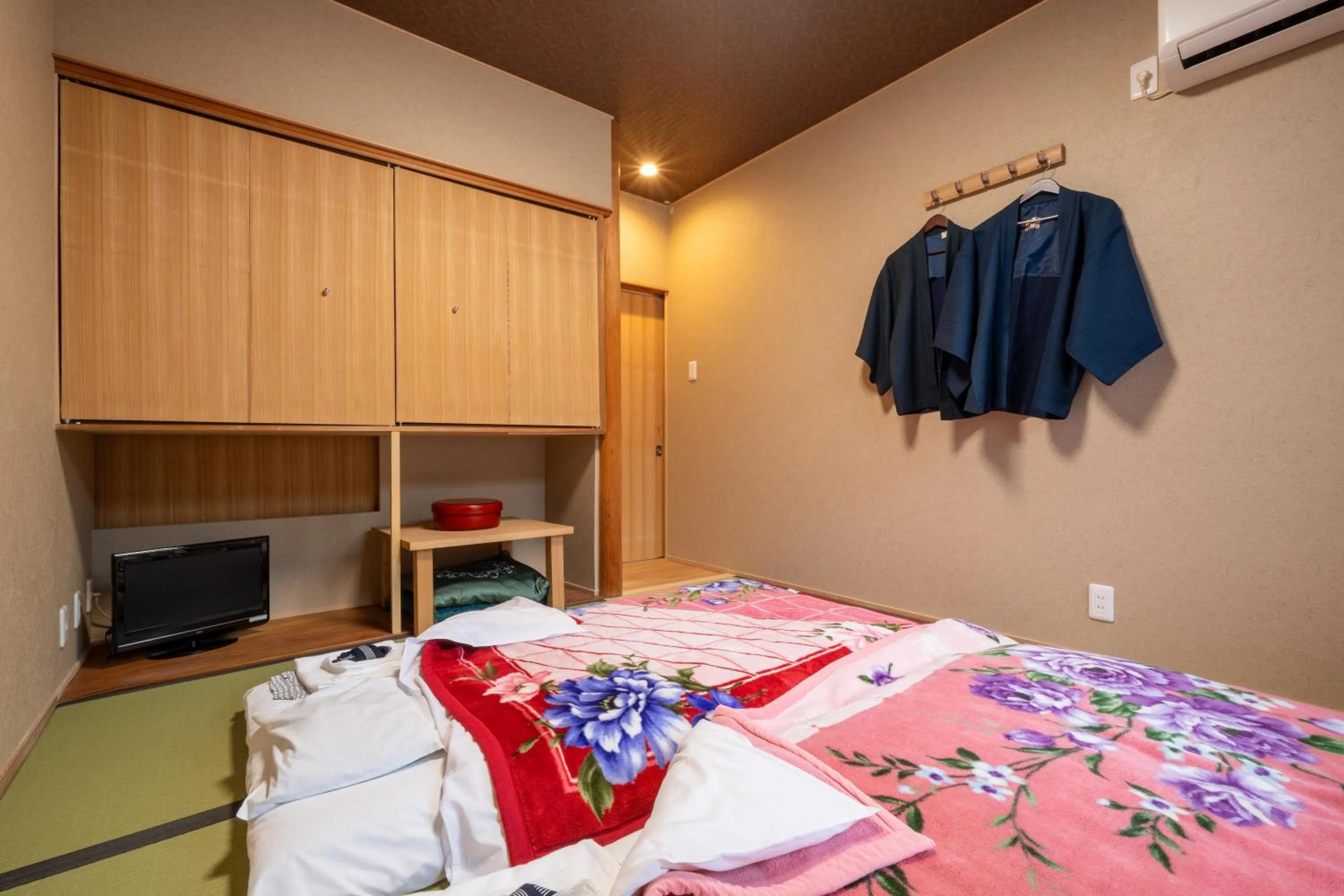 Twin Room with Shared Bathroom - single occupancy in Ryokan Yamazaki