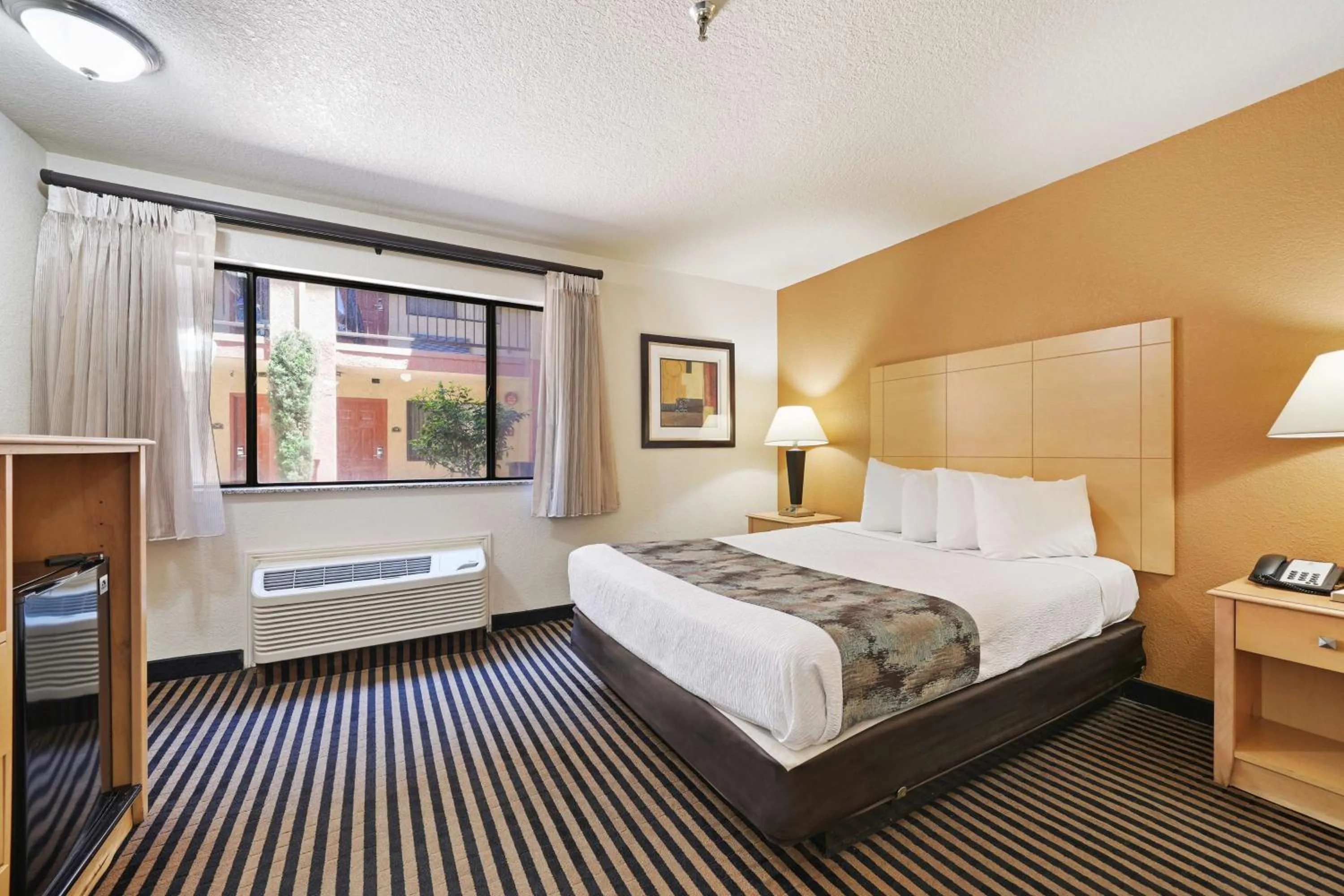Deluxe Queen Suite - Non-Smoking in Best Western Plus Executive Inn & Suites