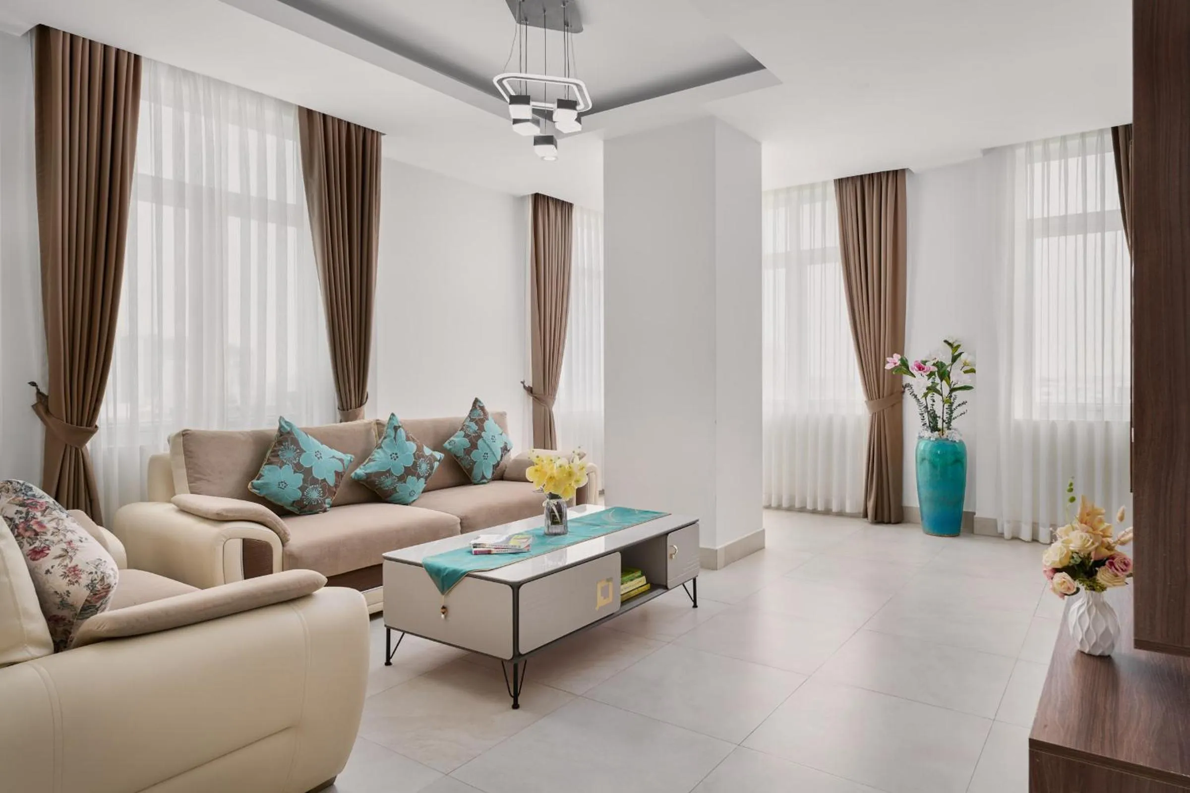 Penthouse Apartment in Queen Mansion