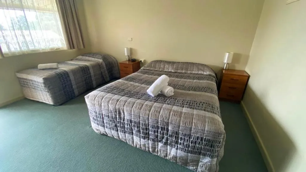 Standard Twin Room in Bucketts Way Motel Gloucester
