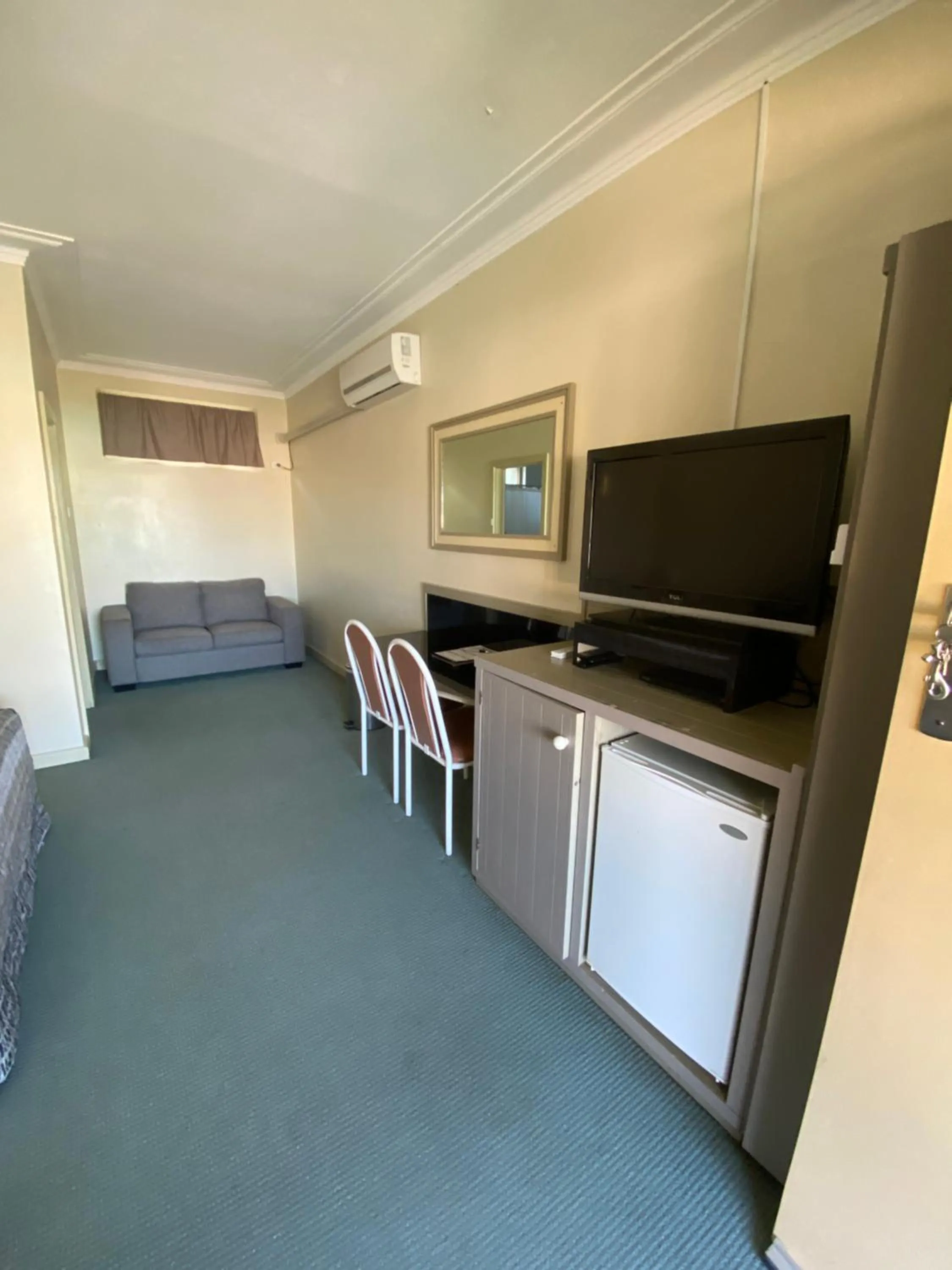 Deluxe Queen Room in Bucketts Way Motel Gloucester