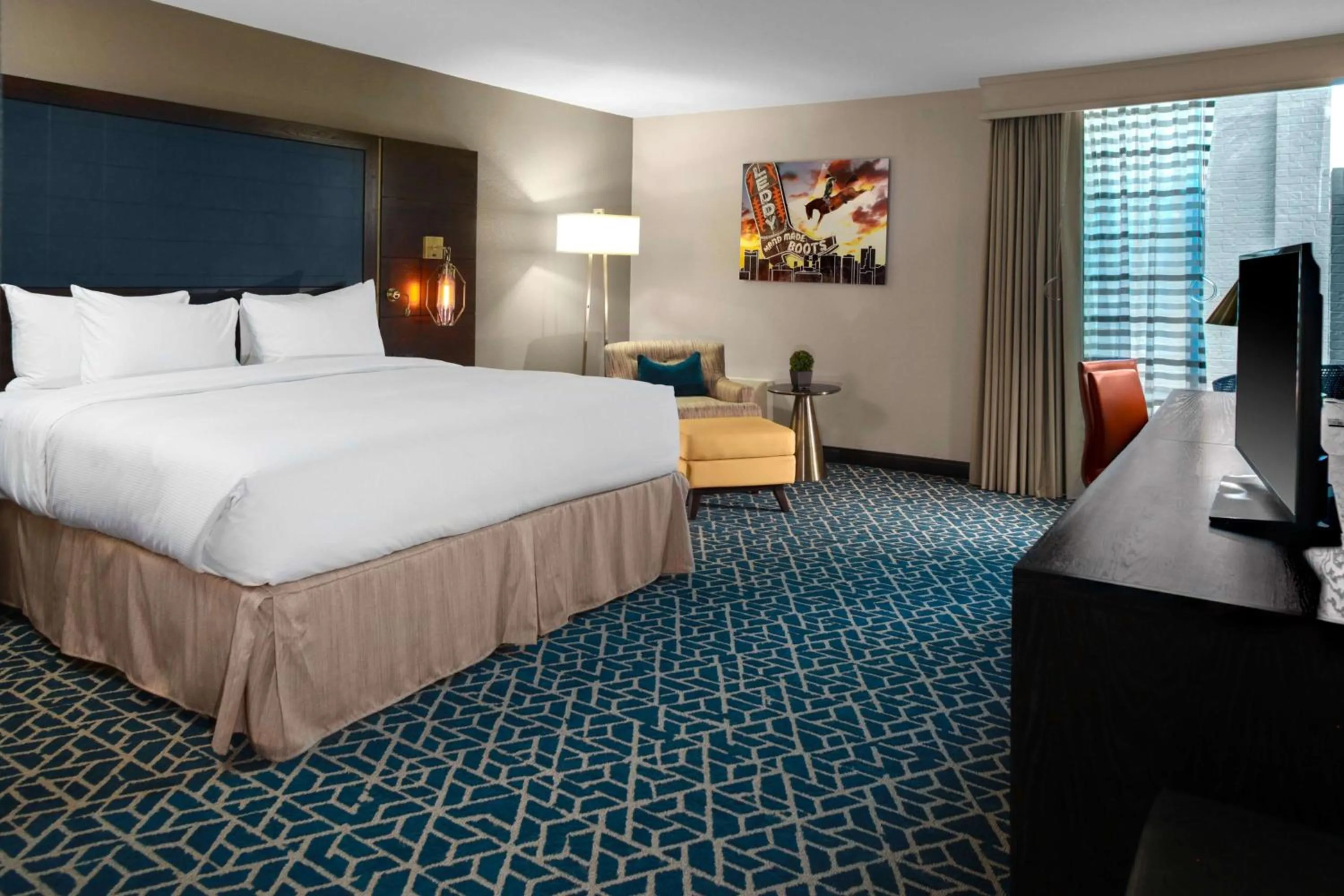 King Room with Roll-In Shower - Mobility/Hearing Accessible in Doubletree by Hilton Arlington DFW South