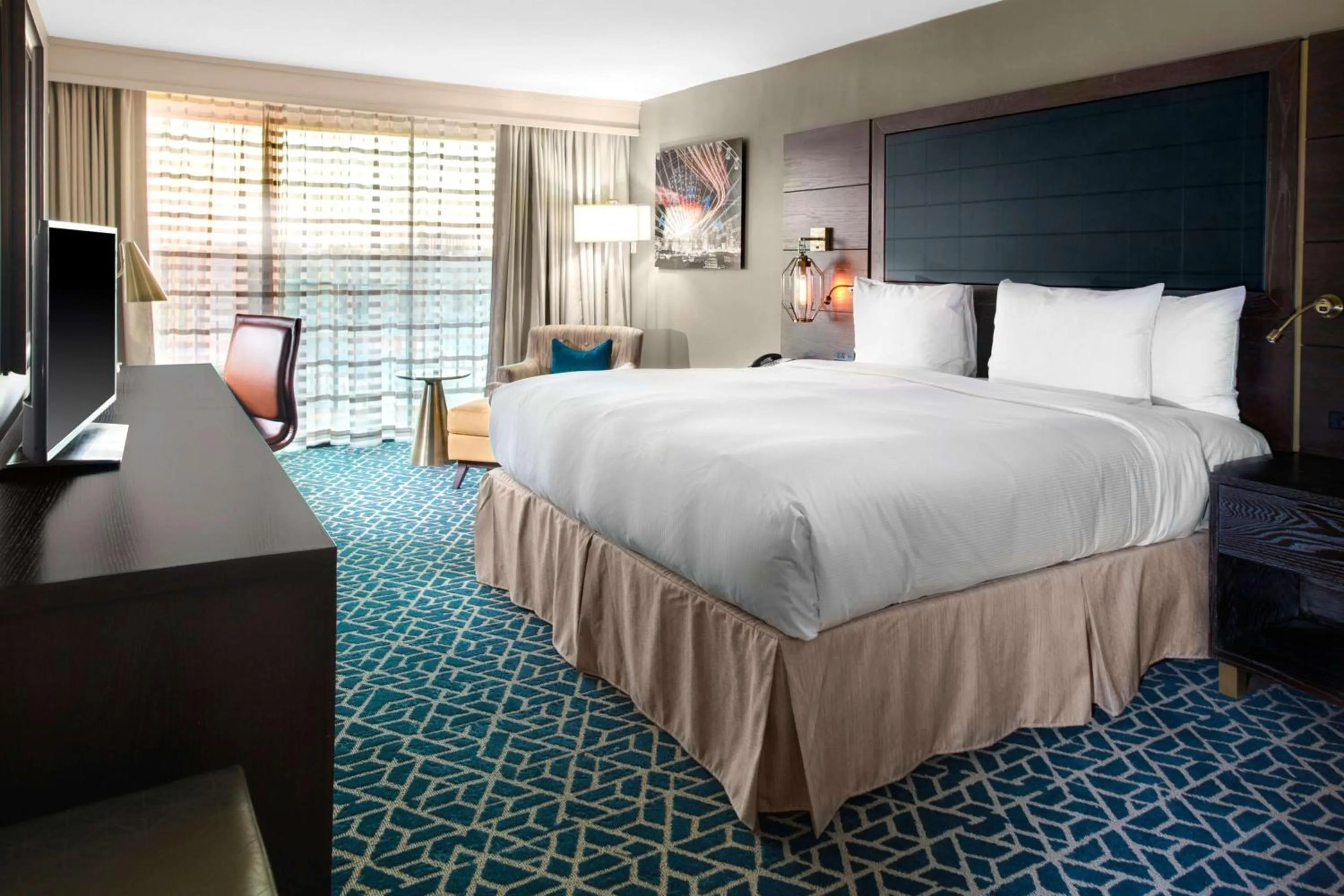 King Room - Patio and Pool Access in Doubletree by Hilton Arlington DFW South