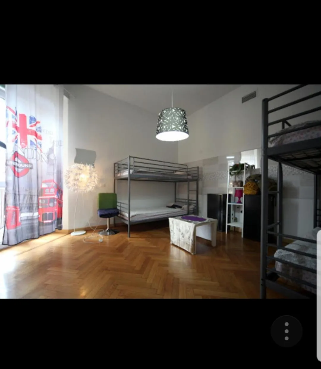 Triple Room with Shared Bathroom in Central Hostel Milano