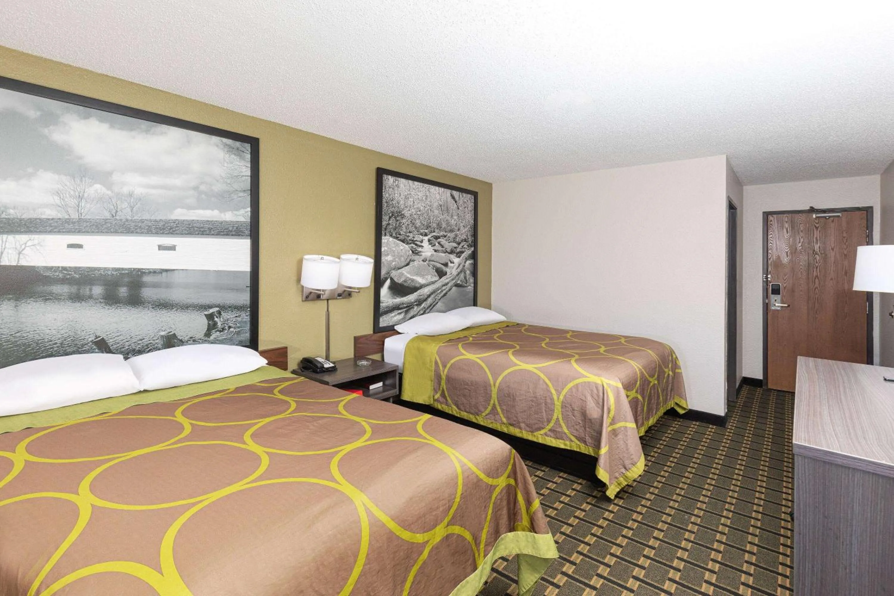 Queen Room with Two Queen Beds - Smoking in Super 8 by Wyndham Johnson City