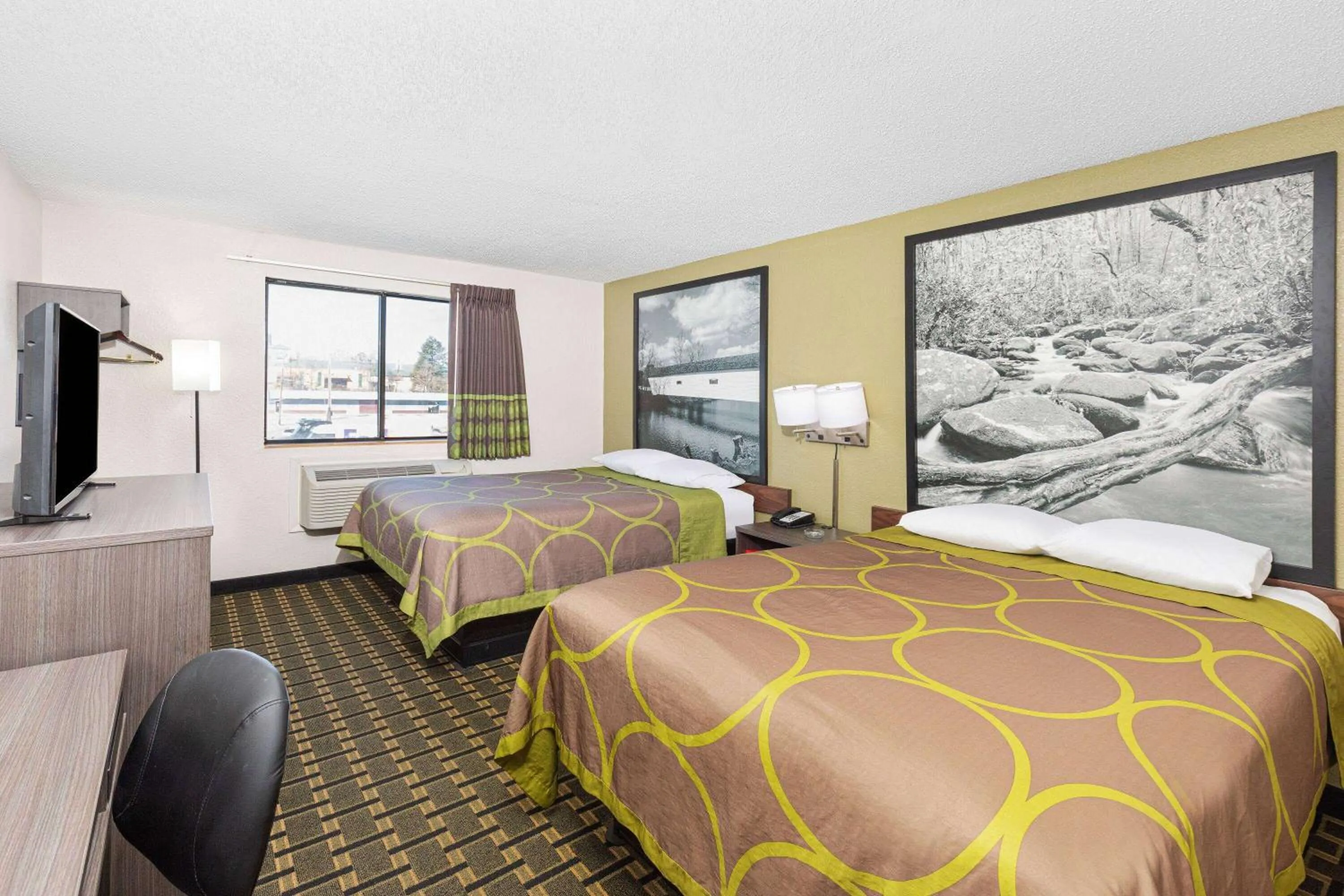 Queen Room with Two Queen Beds - Non-Smoking in Super 8 by Wyndham Johnson City