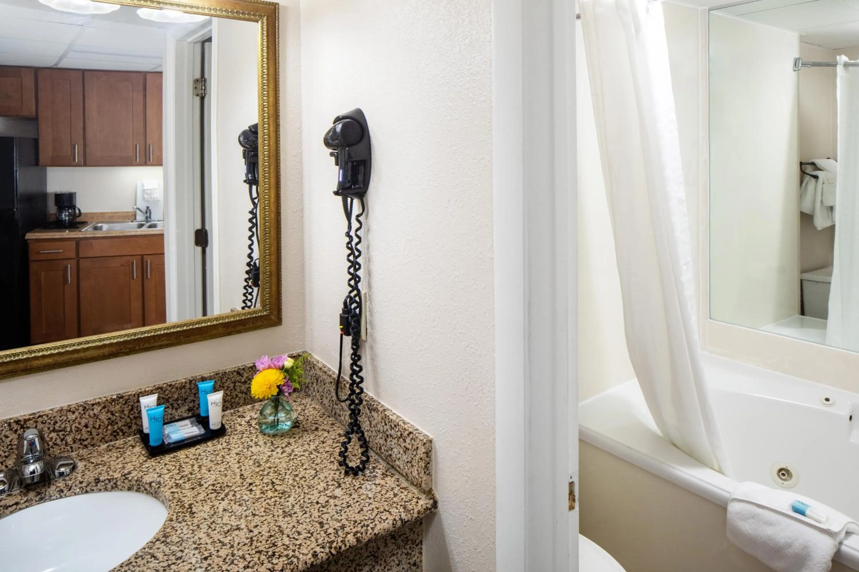 Tower Oceanview Whirl Pool King Suite - 1 King with 1 Double Wall Bed in Sea Crest Oceanfront Resort