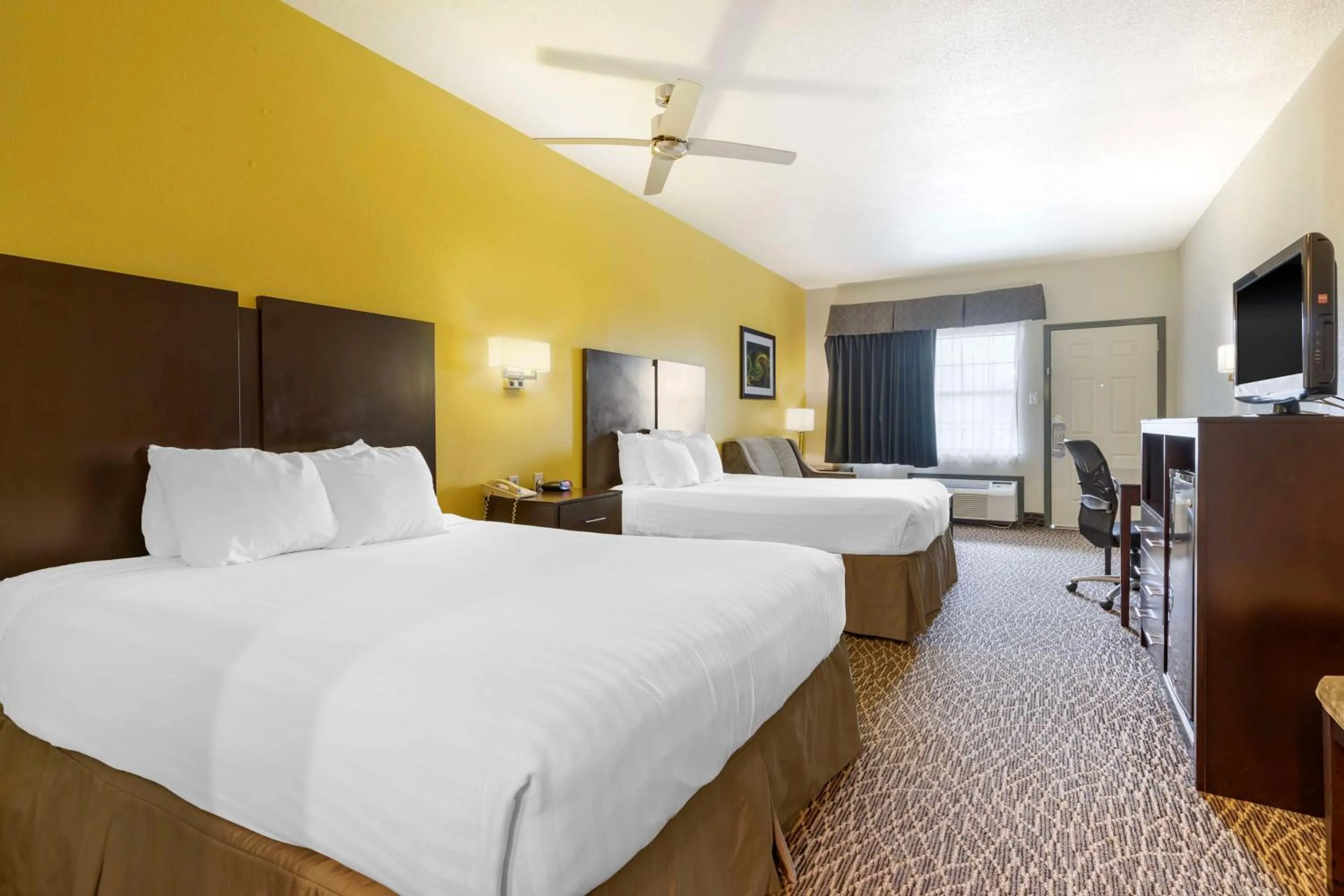Queen Room with Two Queen Beds and Sofa Bed in Best Western West Monroe Inn