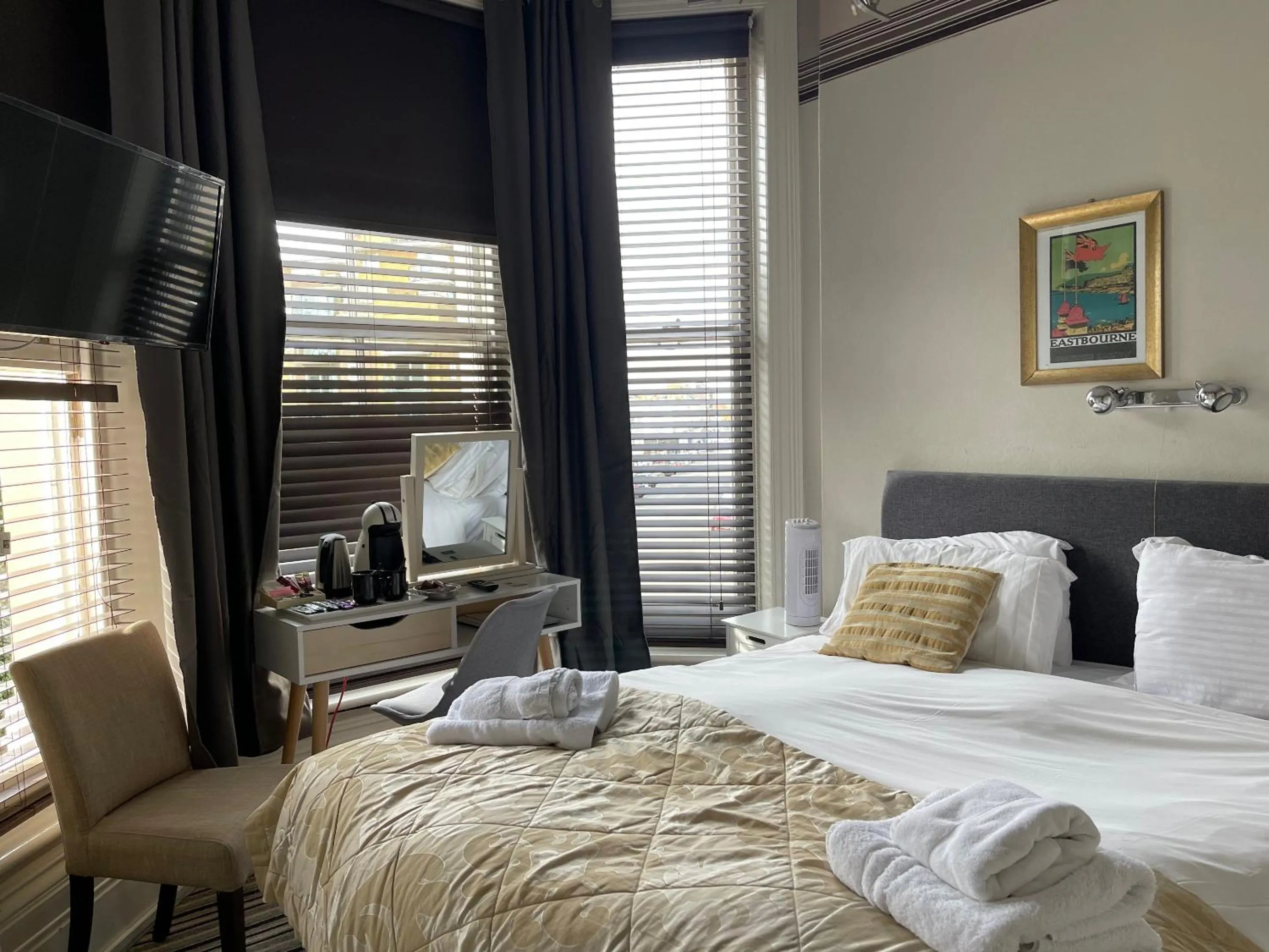 Twin Room with Private Bathroom in The Mowbray