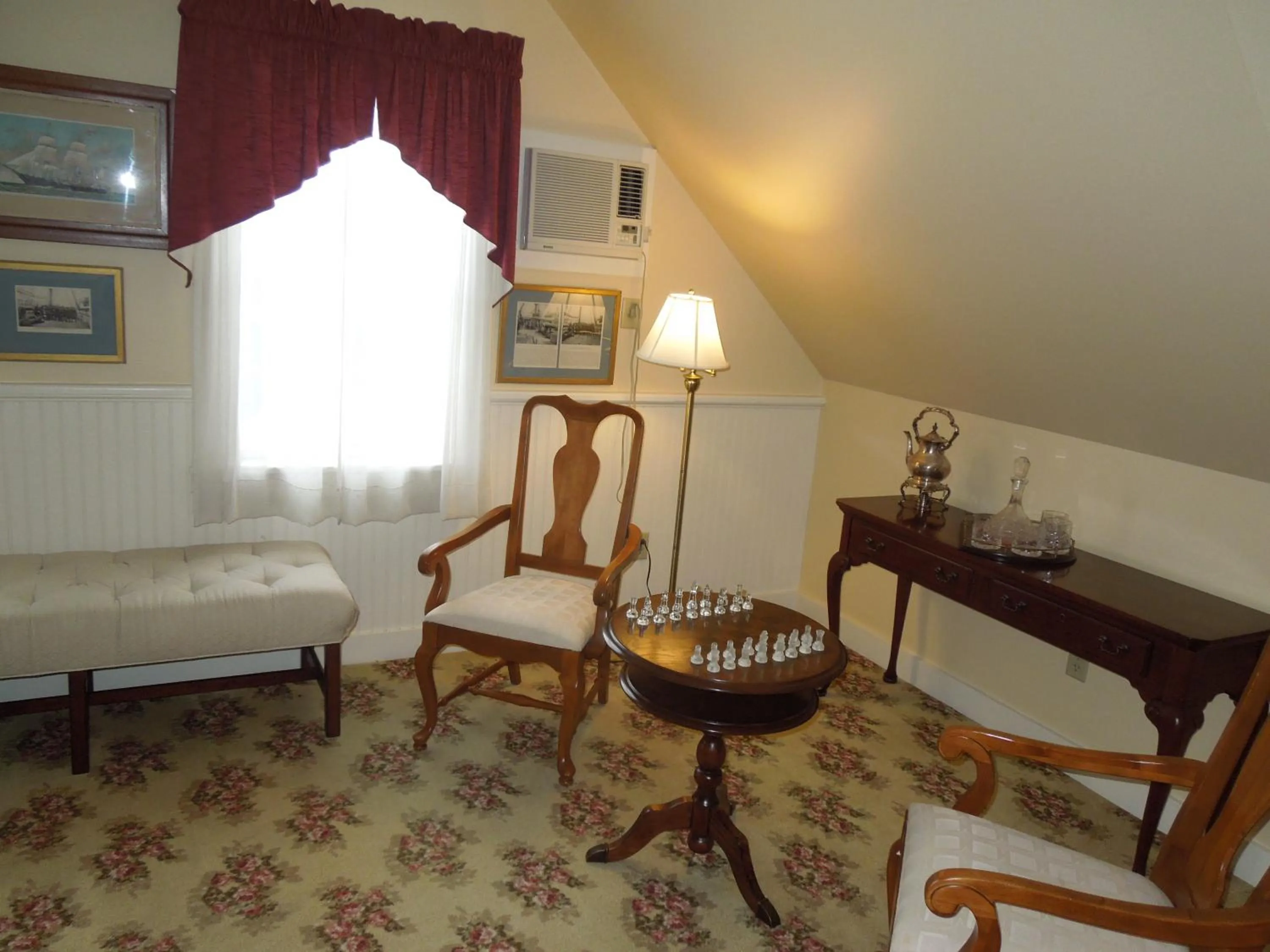 Penthouse Suite in Kearsarge Inn