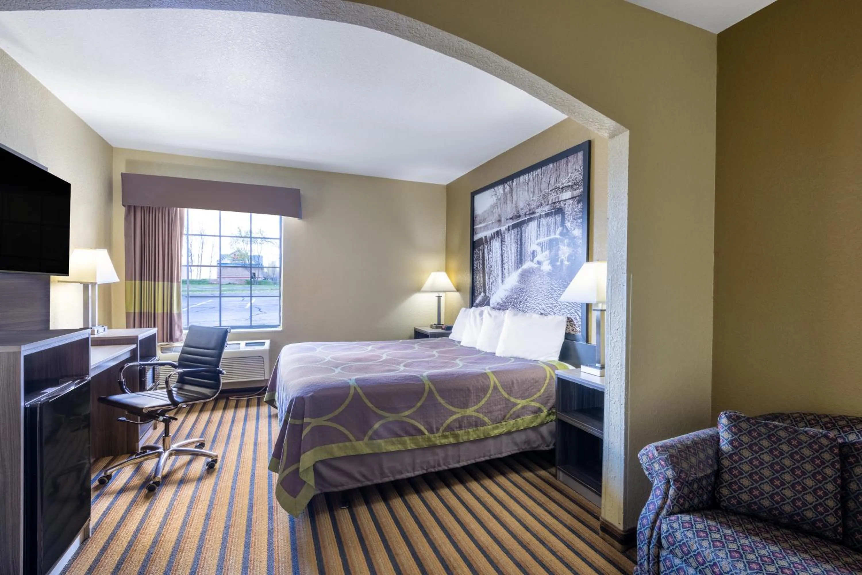 King Room - Mobility Access/Non-Smoking in Super 8 by Wyndham Nixa/Springfield Area