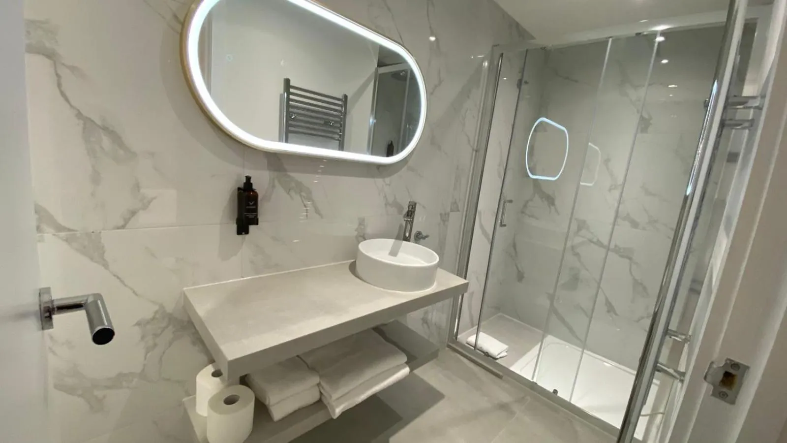 Deluxe Twin Room in RIOSHOUSE Henley