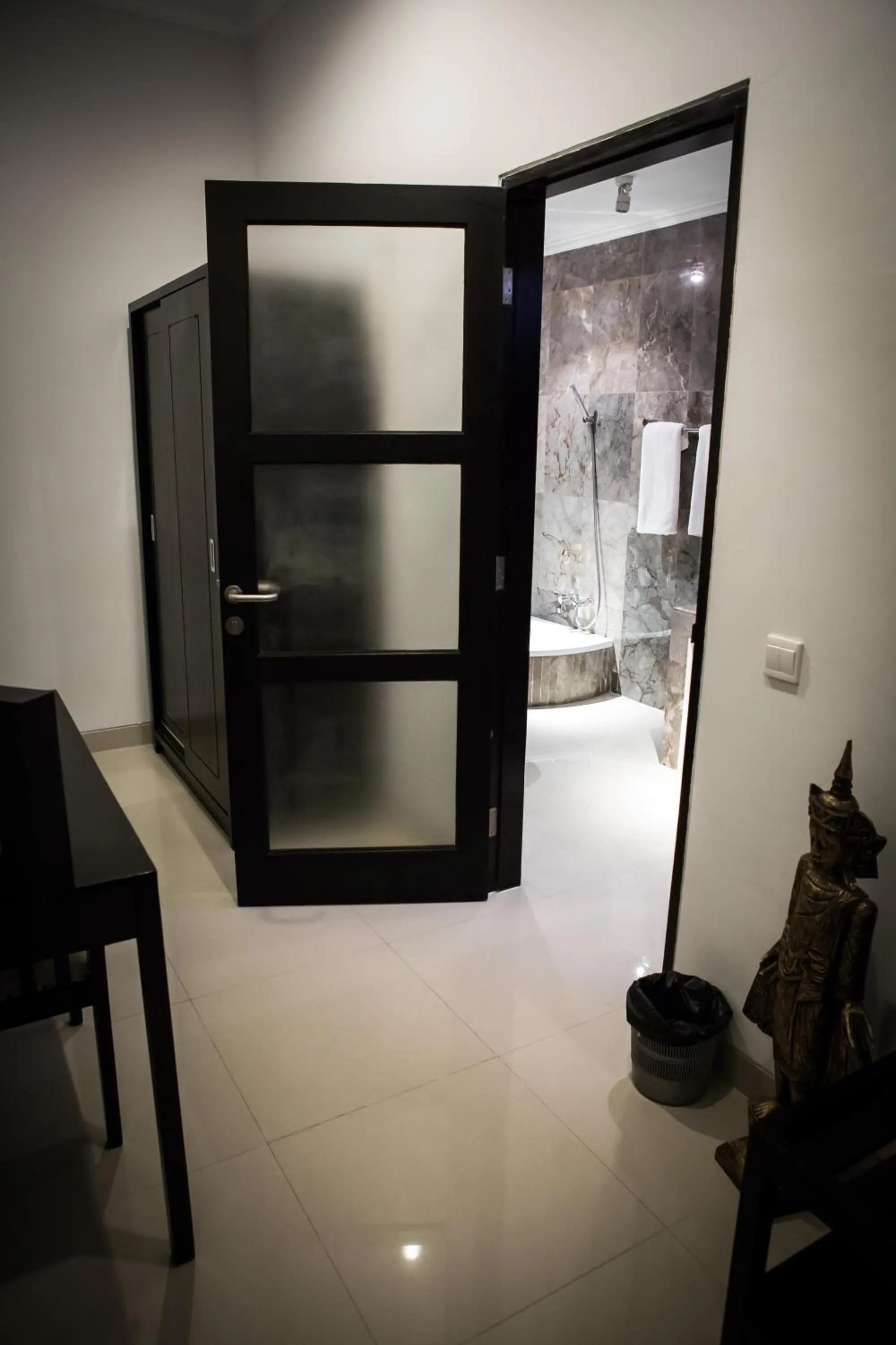 Deluxe Double Room with Sea View in Kelapa Lovina Beach Villa