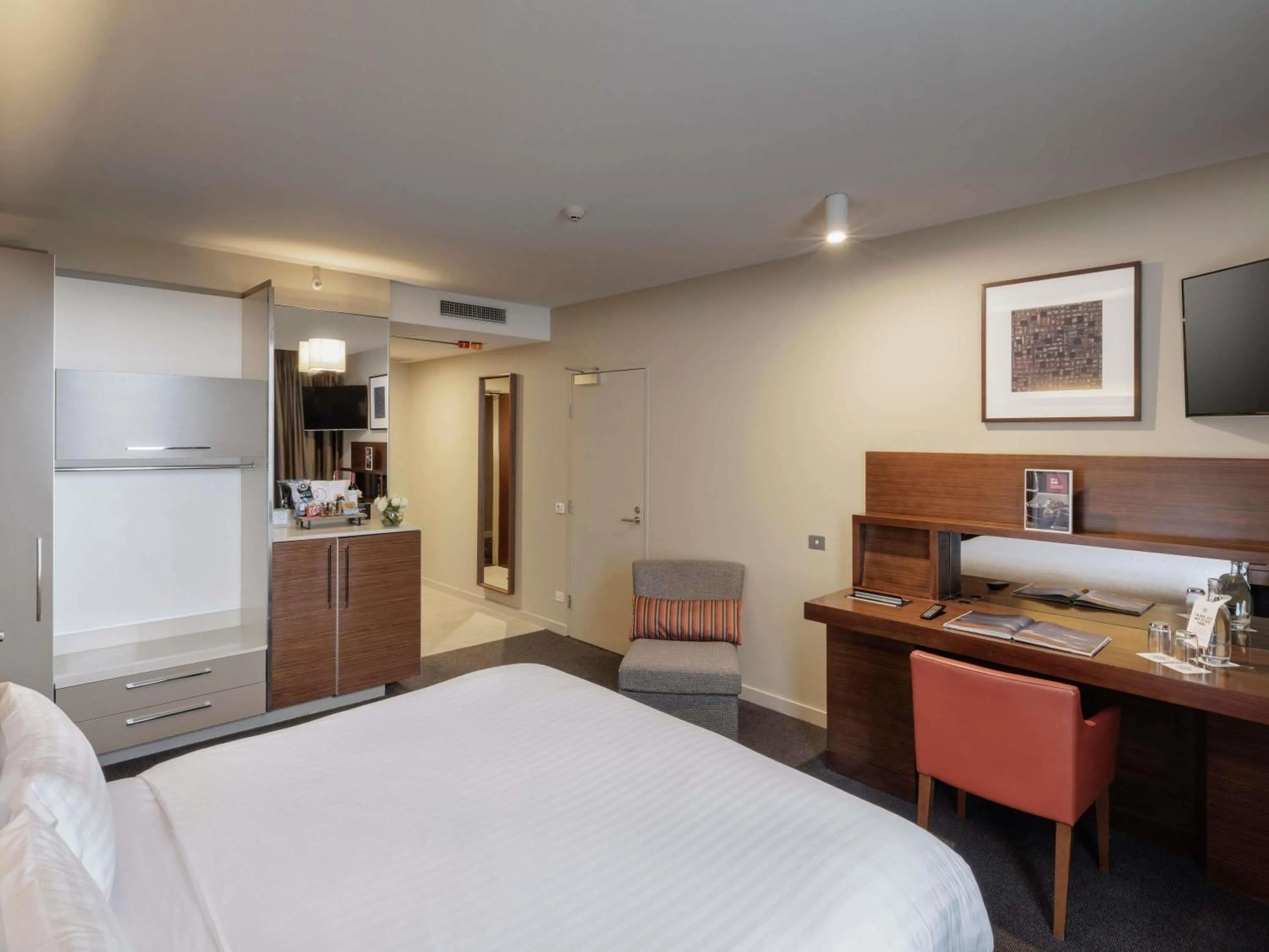 Superior King Room - Disability Access in Pullman Sydney Olympic Park