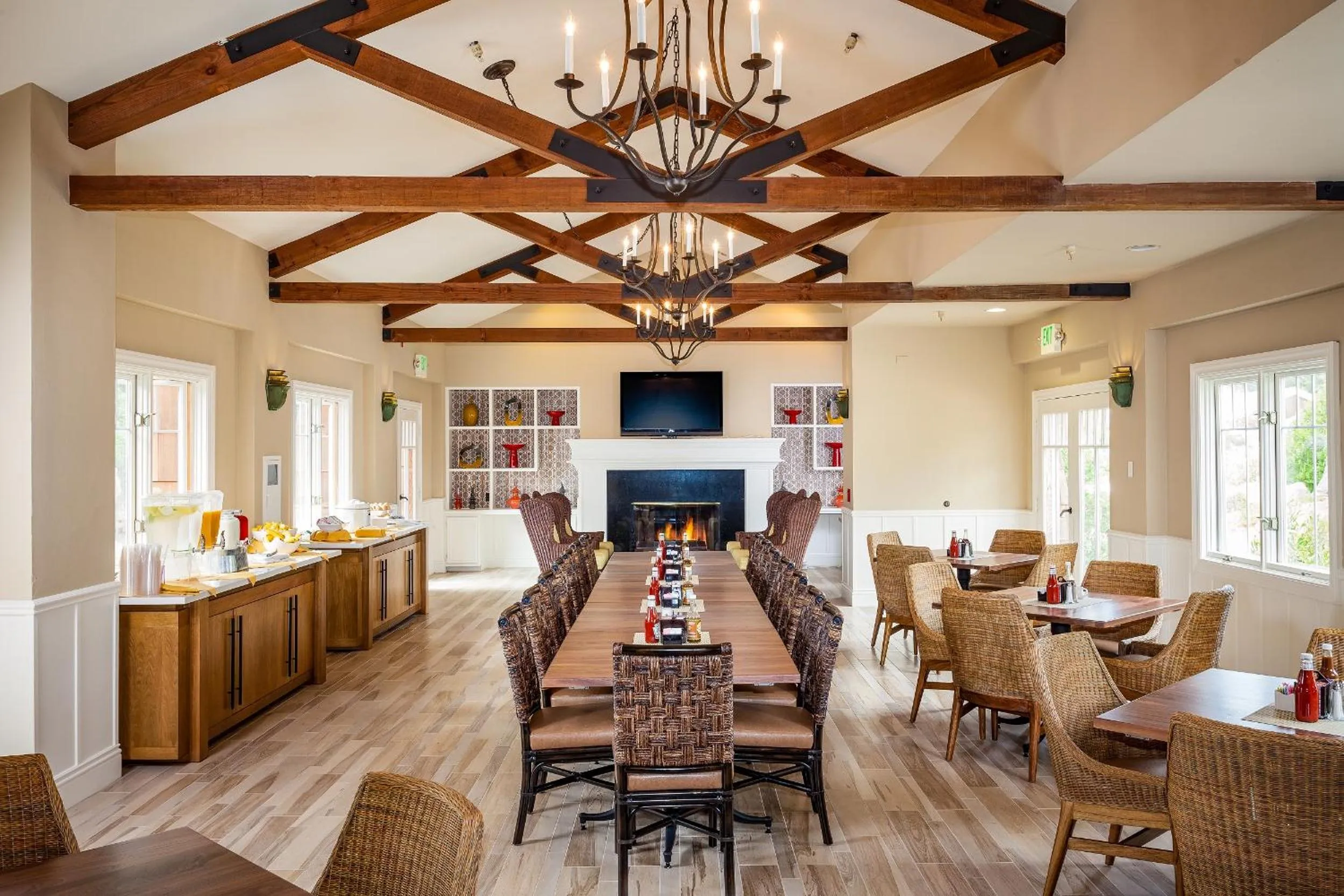 Deluxe King Room in Lighthouse Lodge & Cottages