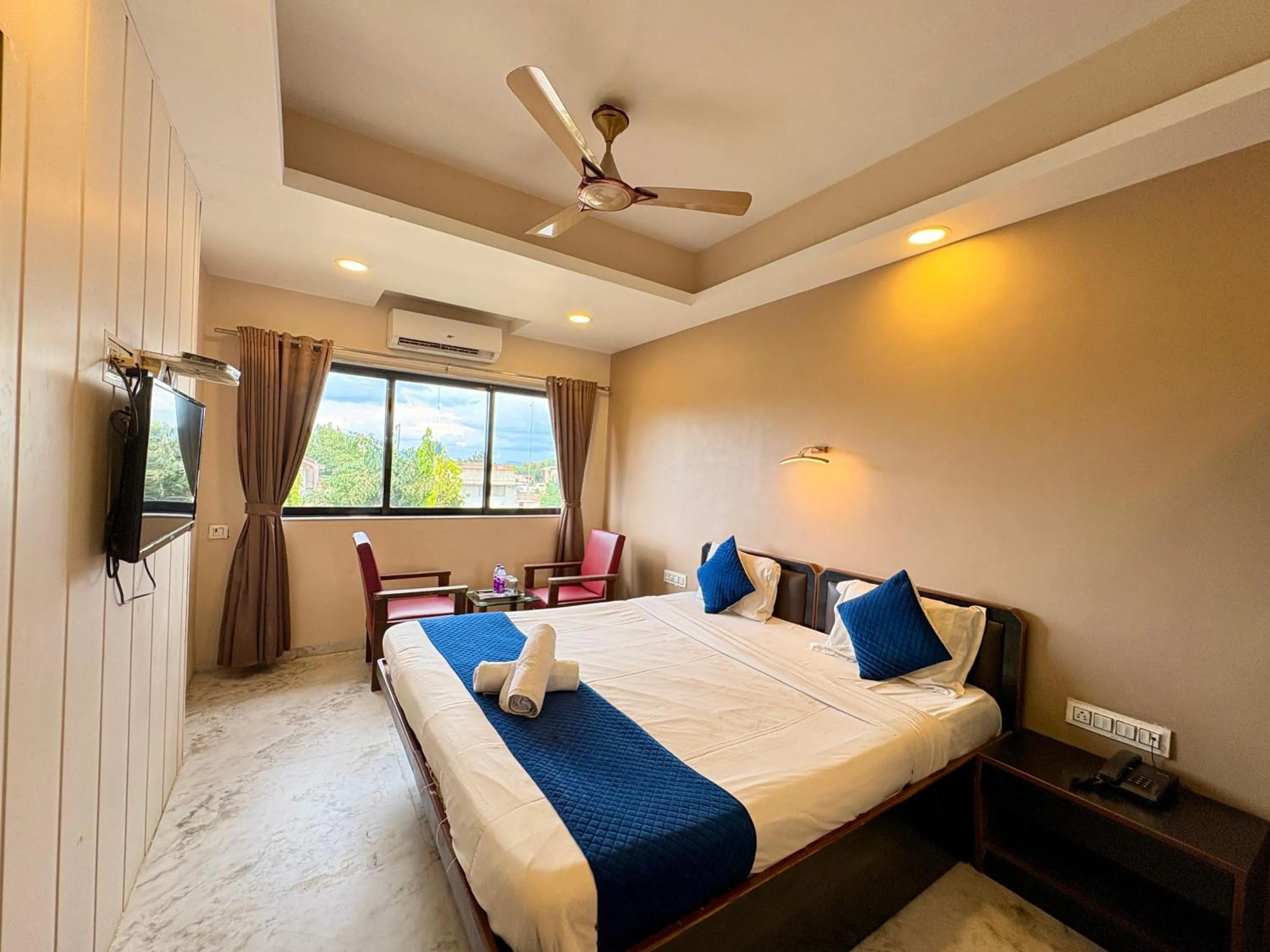 Deluxe Double Room in Sunrise Hill Resort