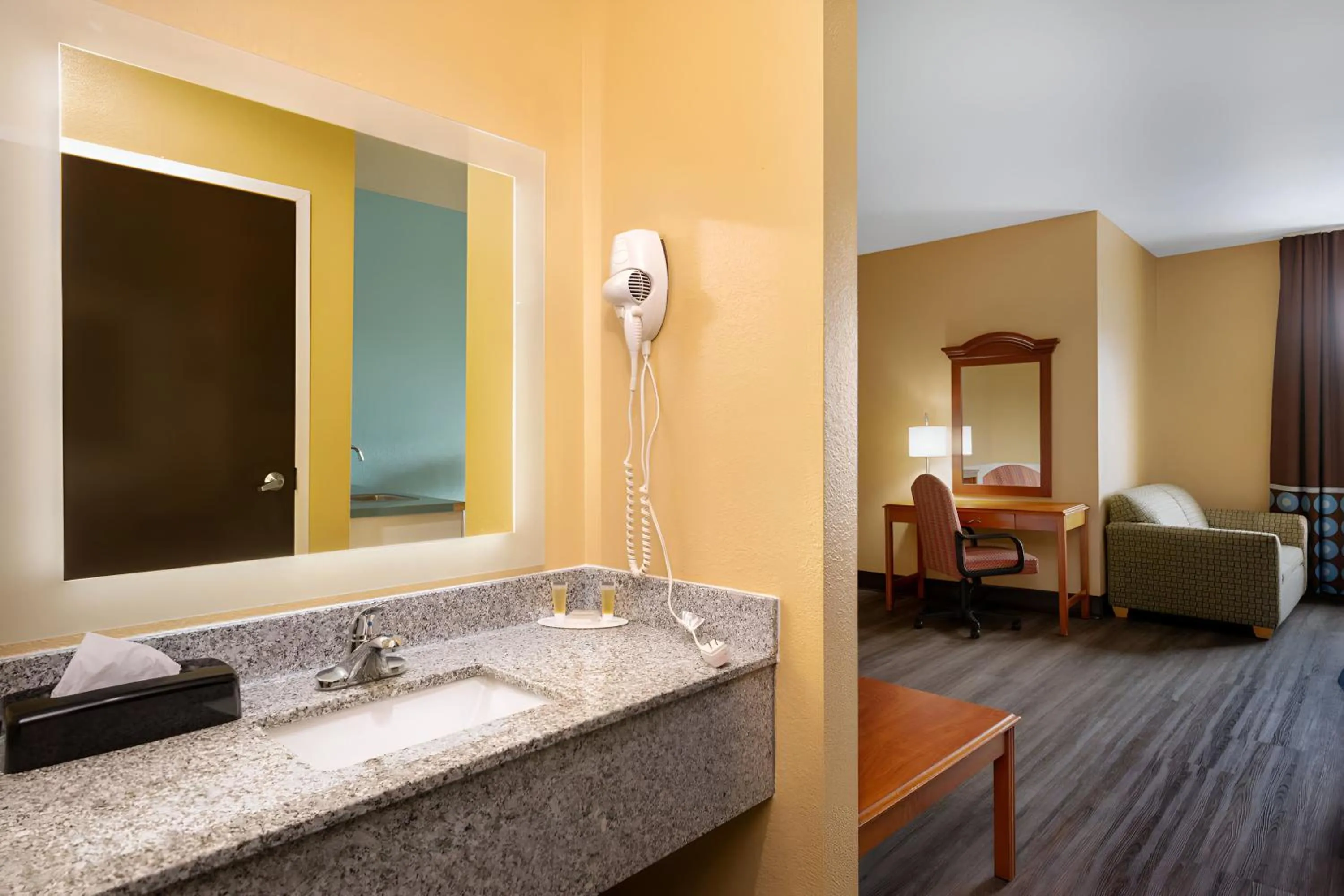 King Studio Suite - Non-Smoking in Super 8 by Wyndham Salisbury