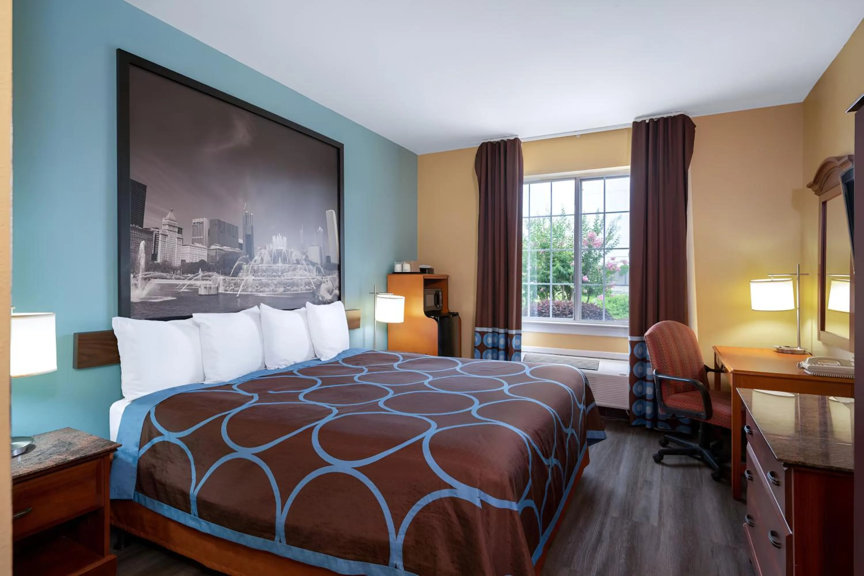 King Room - Non-Smoking in Super 8 by Wyndham Salisbury