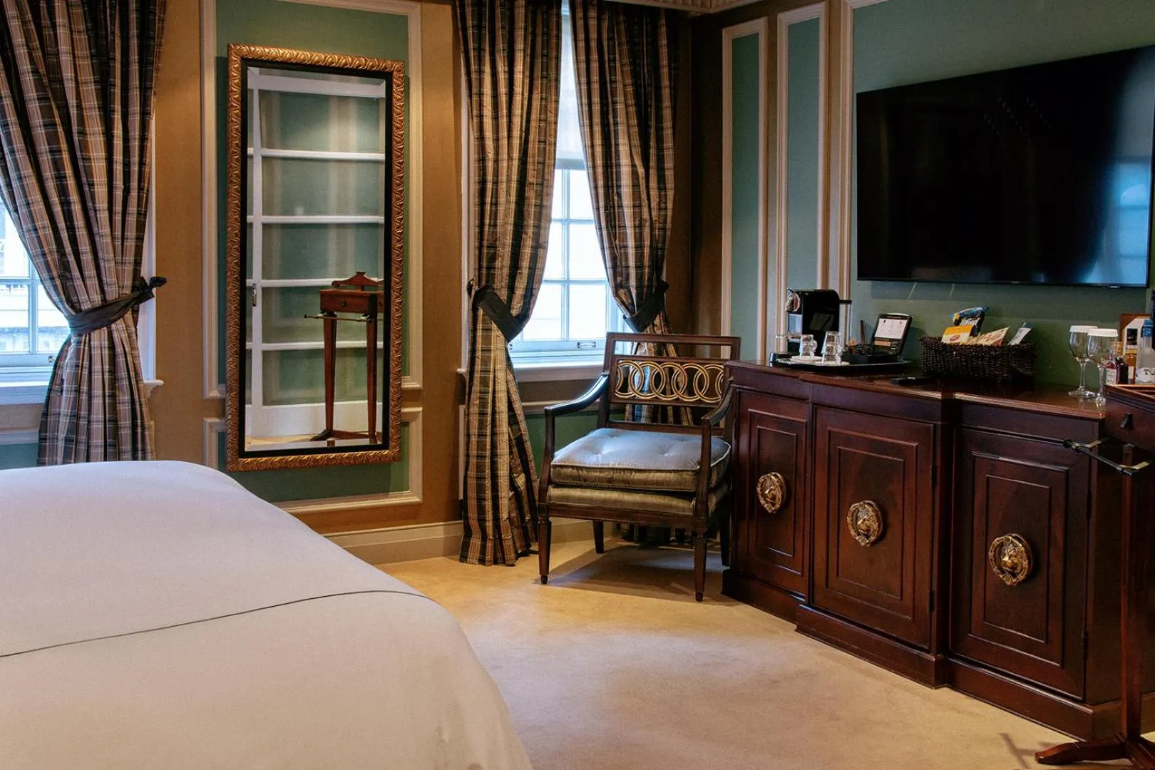 Yorkville Suite in Windsor Arms Hotel