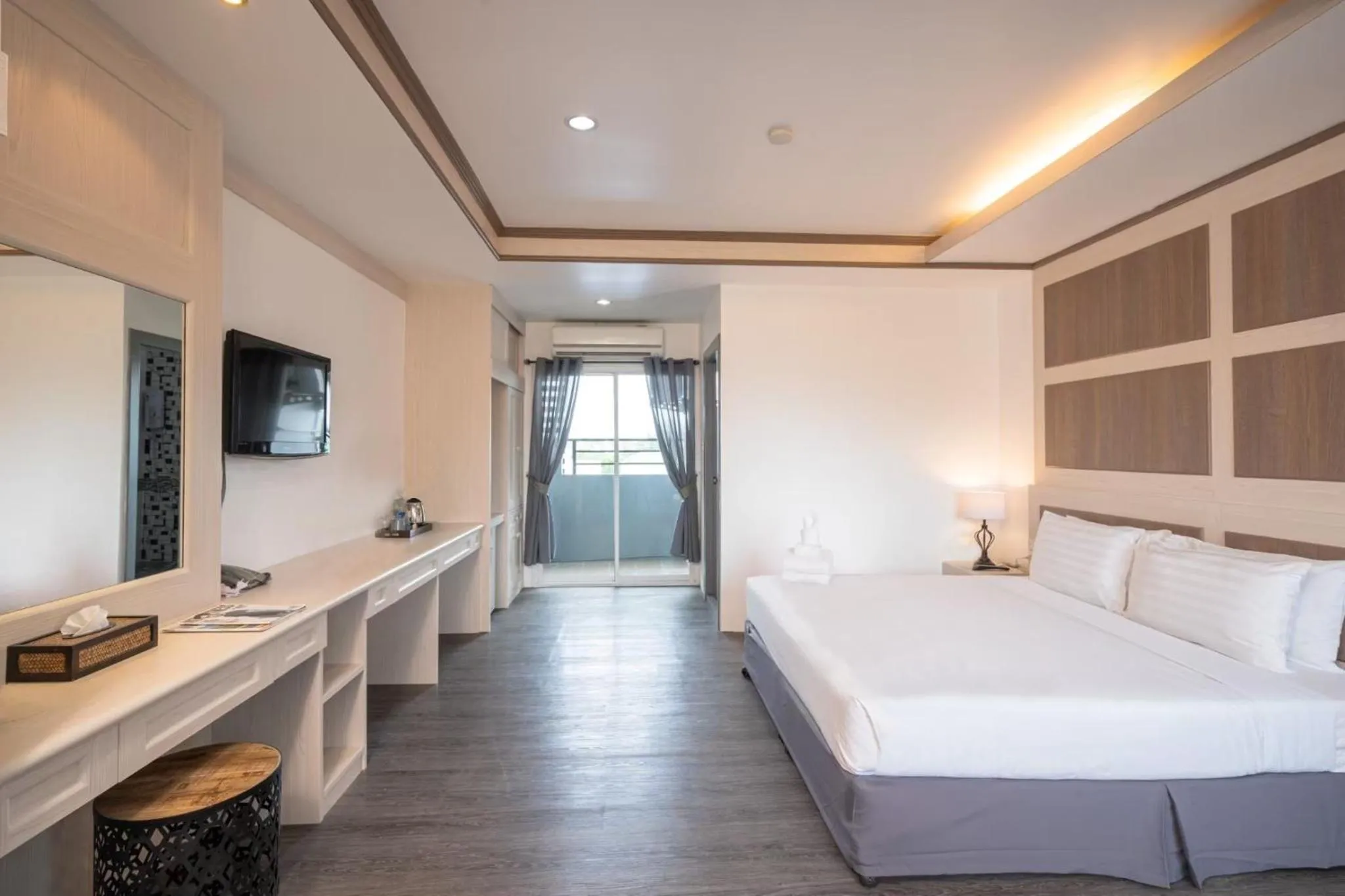 Deluxe King Room in SB Living Place Hotel Phuket Town
