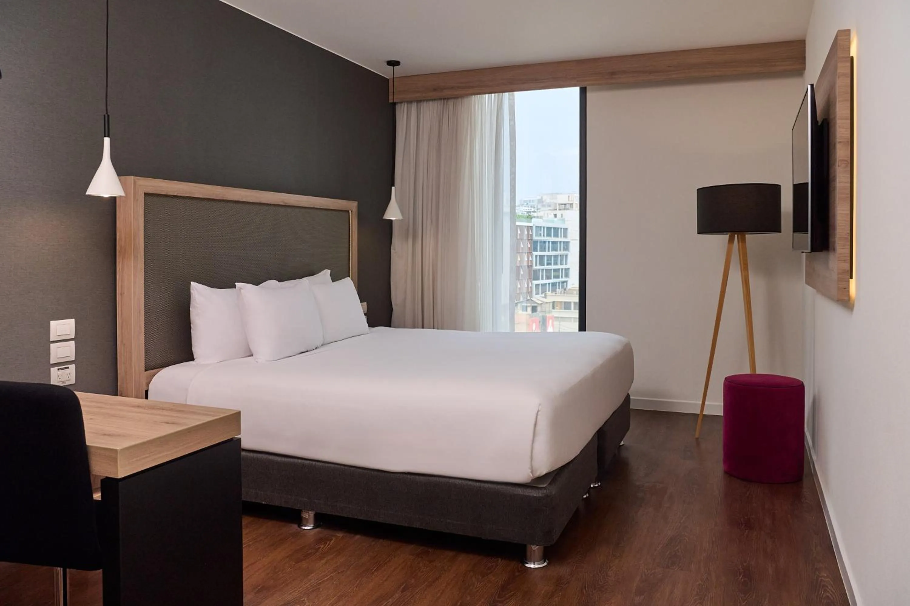 The Innside Room King Bed in INNSiDE by Meliá Lima Miraflores