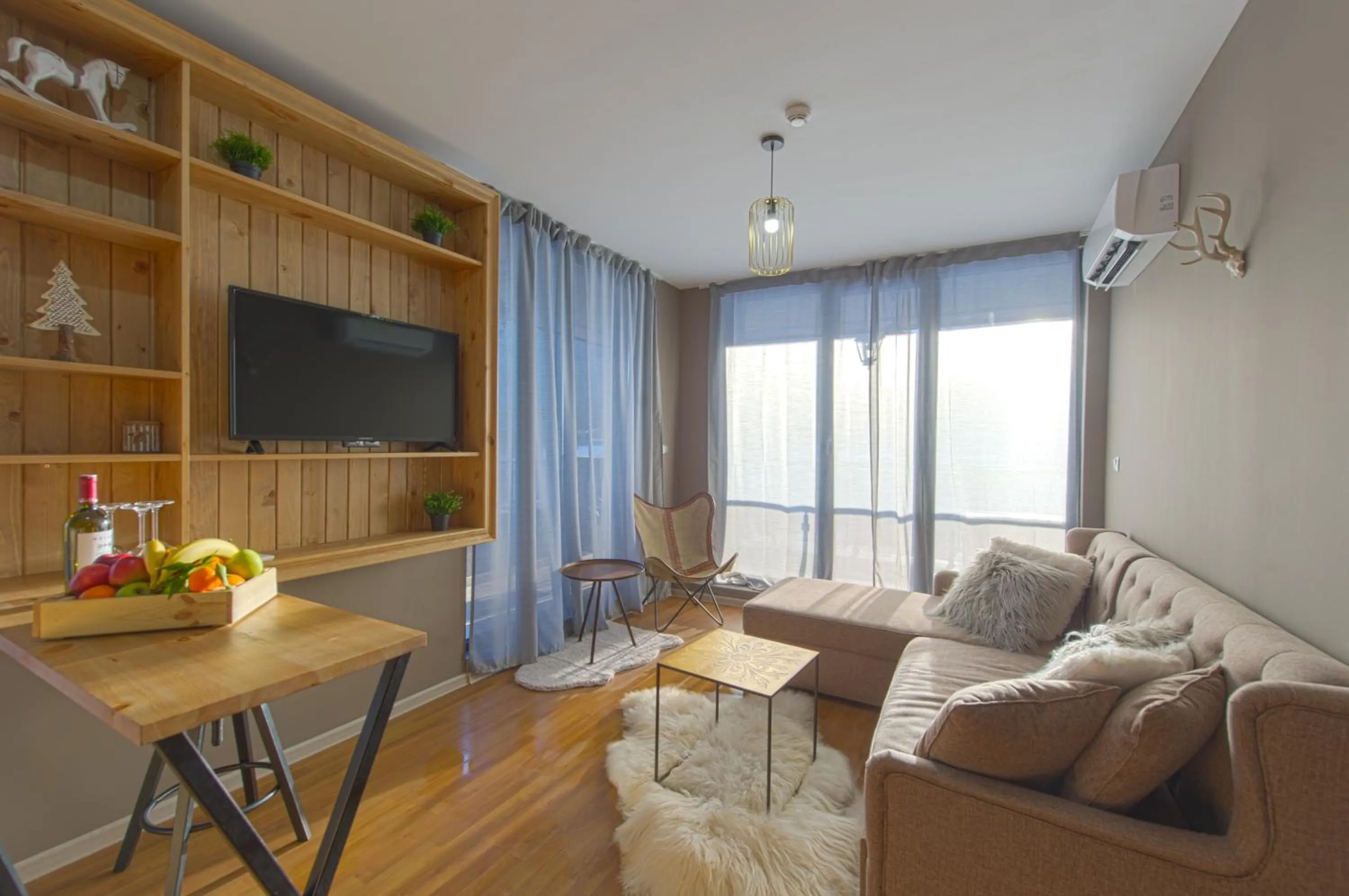 Deluxe One-Bedroom Apartment in Annex Building with Free SPA Access in Cornelia Deluxe Residence