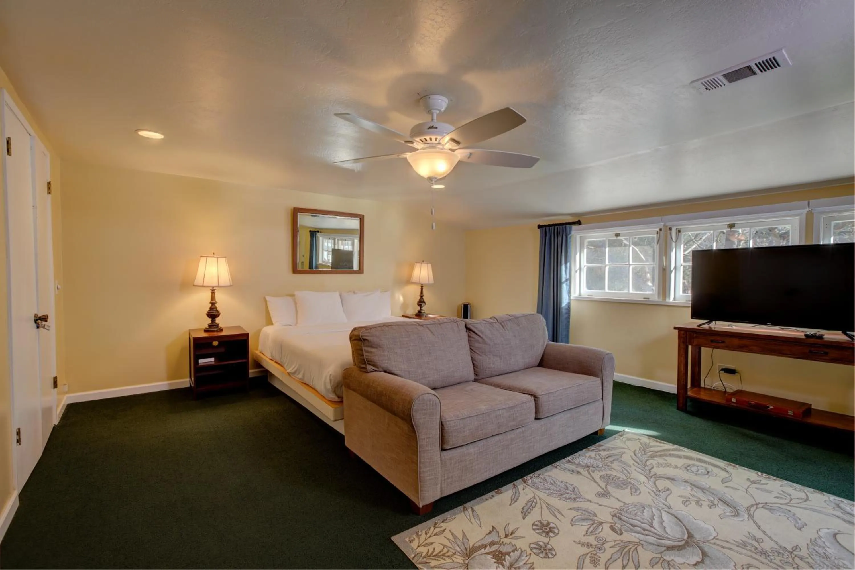 King Room - Non-Smoking in The Rigdon House