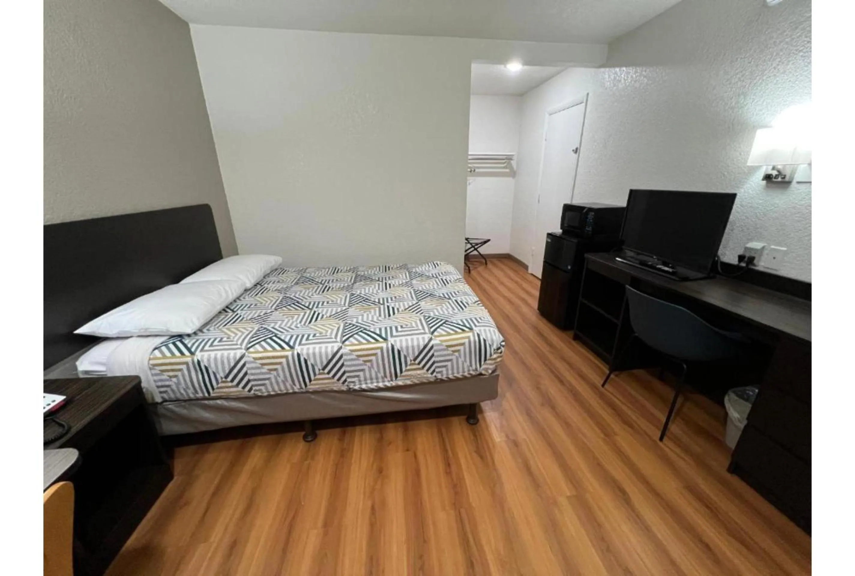 Double Room - single occupancy - Disability Access - Roll In Shower in Motel 6-Longview, TX